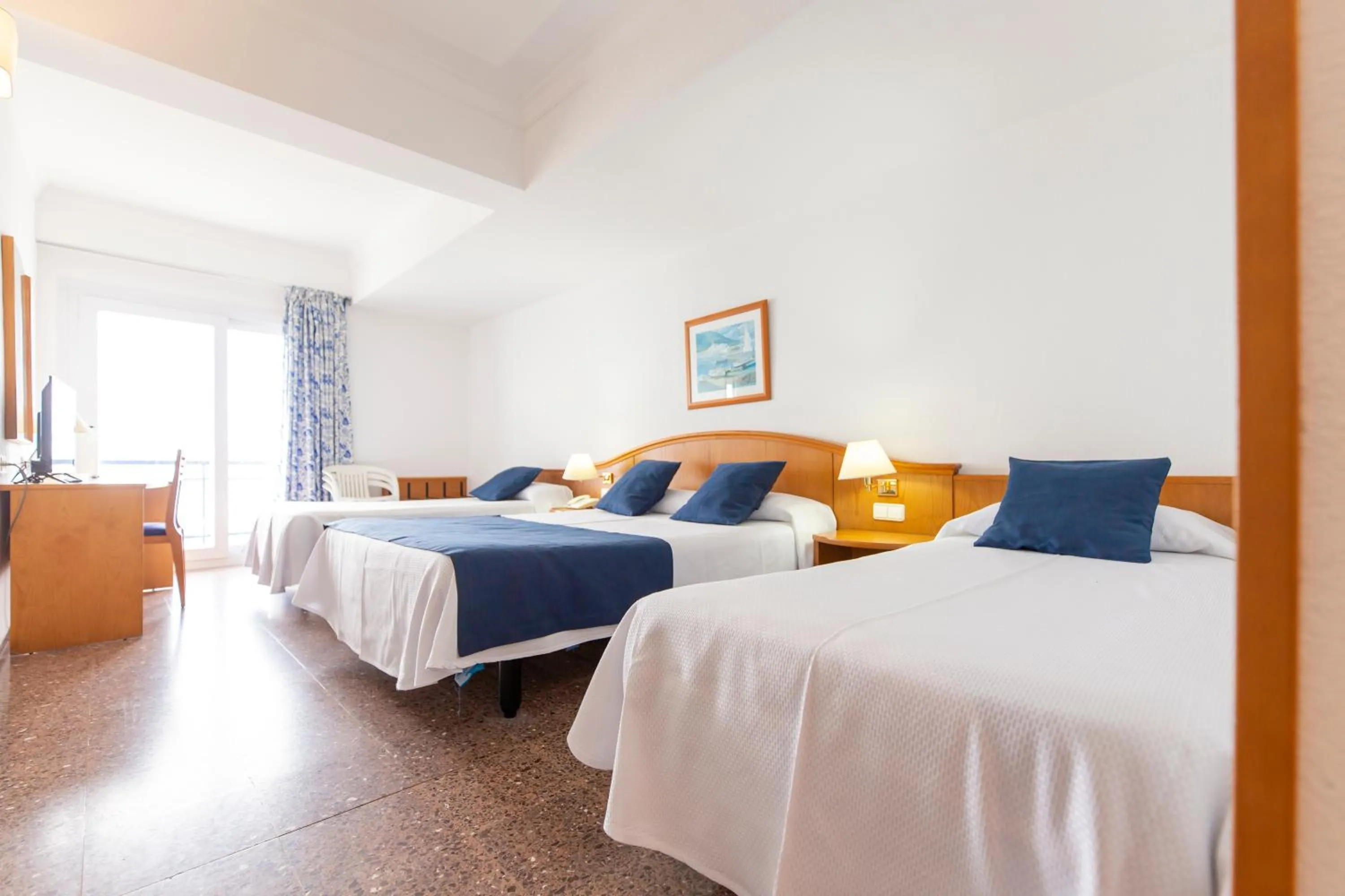 Photo of the whole room, Bed in Hotel Ramblamar