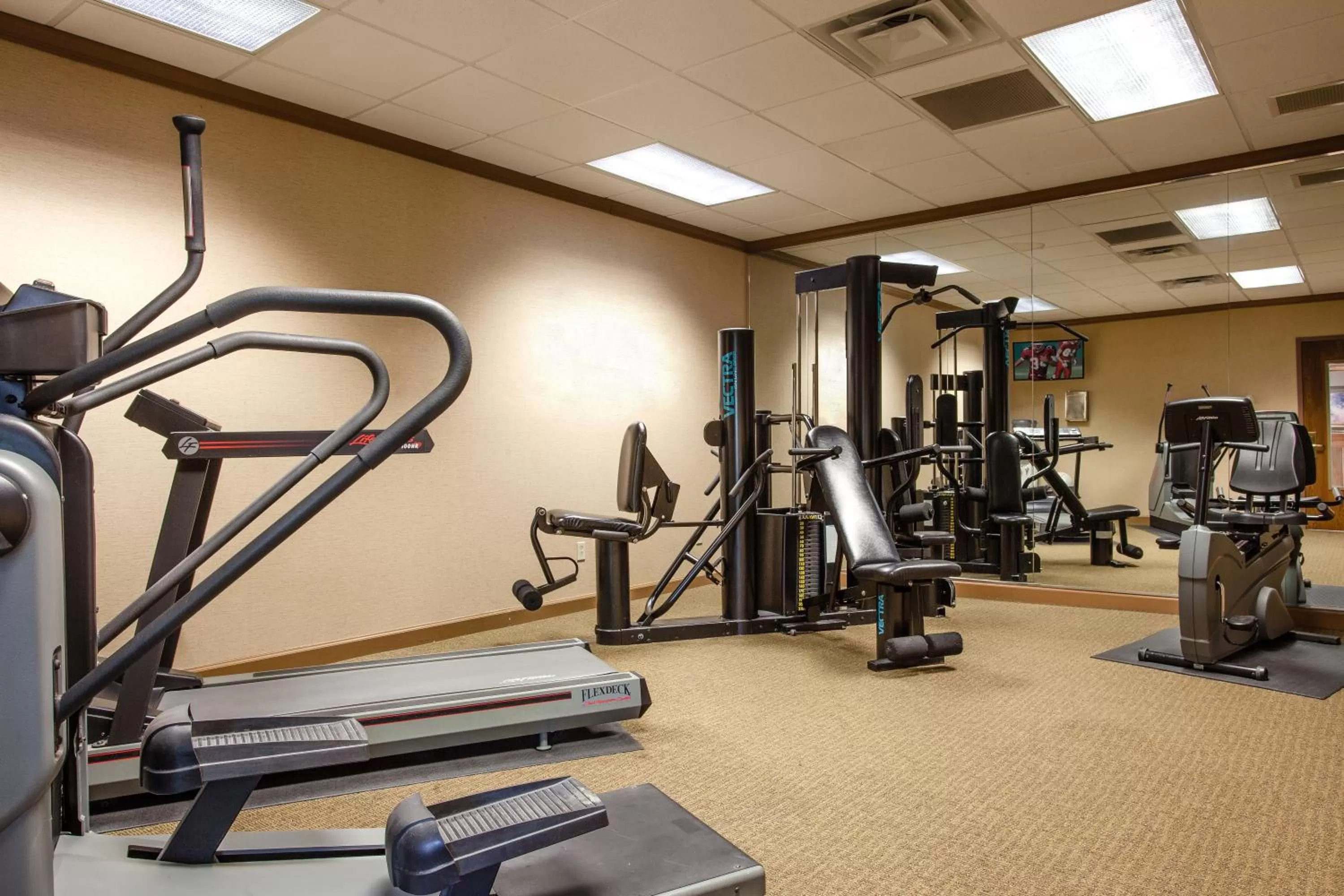 Fitness centre/facilities in Red Roof Inn & Suites DeKalb