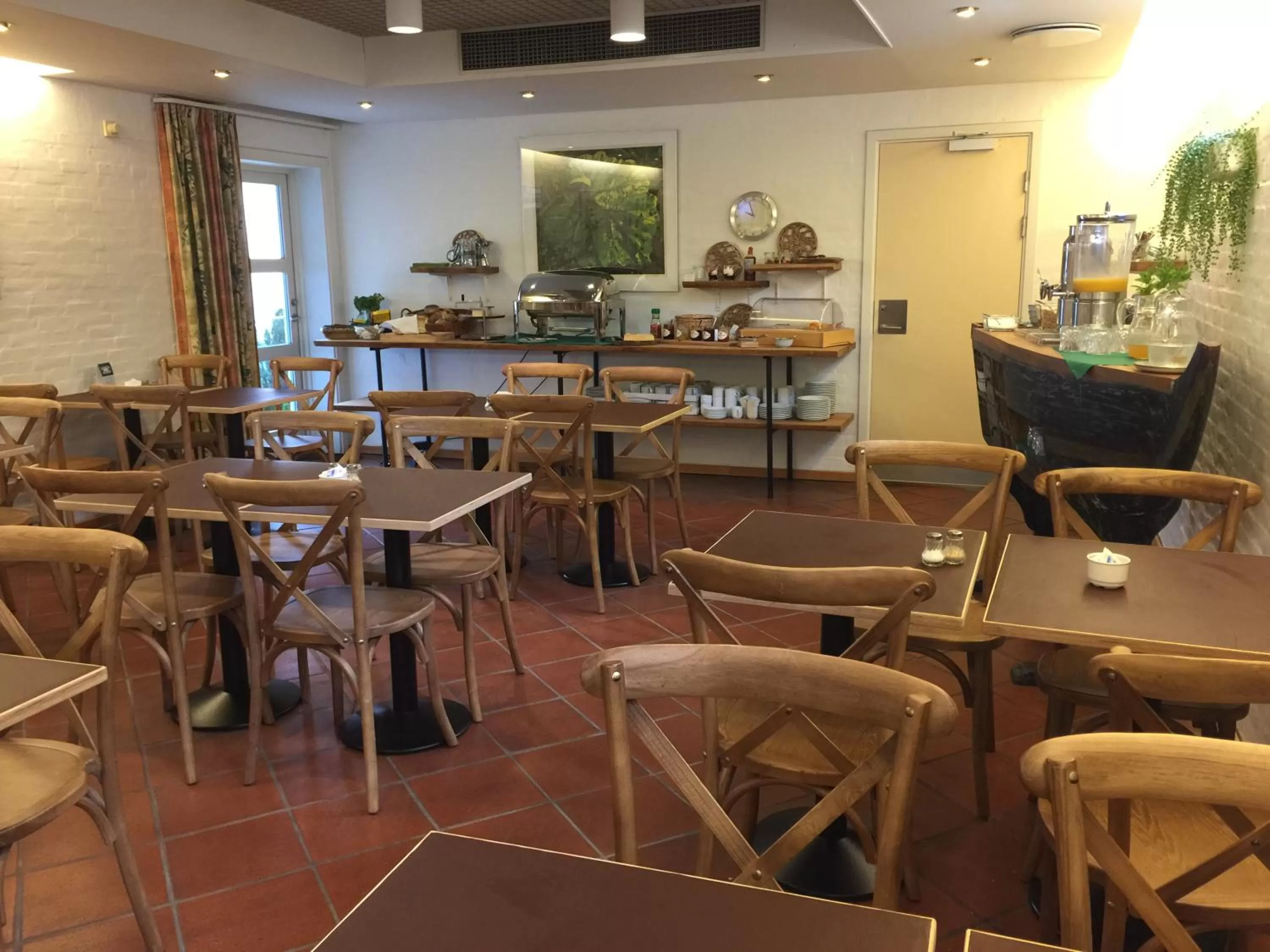 Restaurant/places to eat in City Hotel Nattergalen