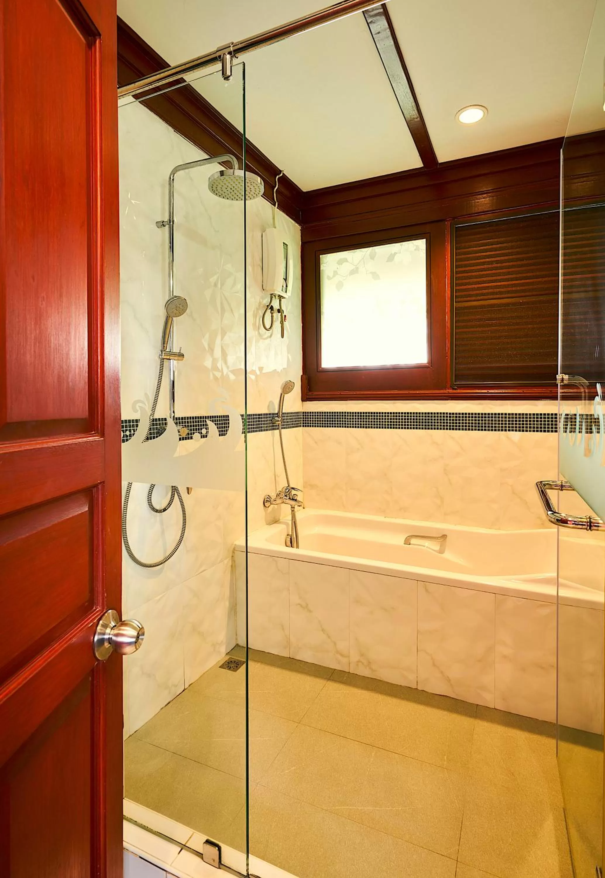 Shower in Ruenkanok Thaihouse Resort