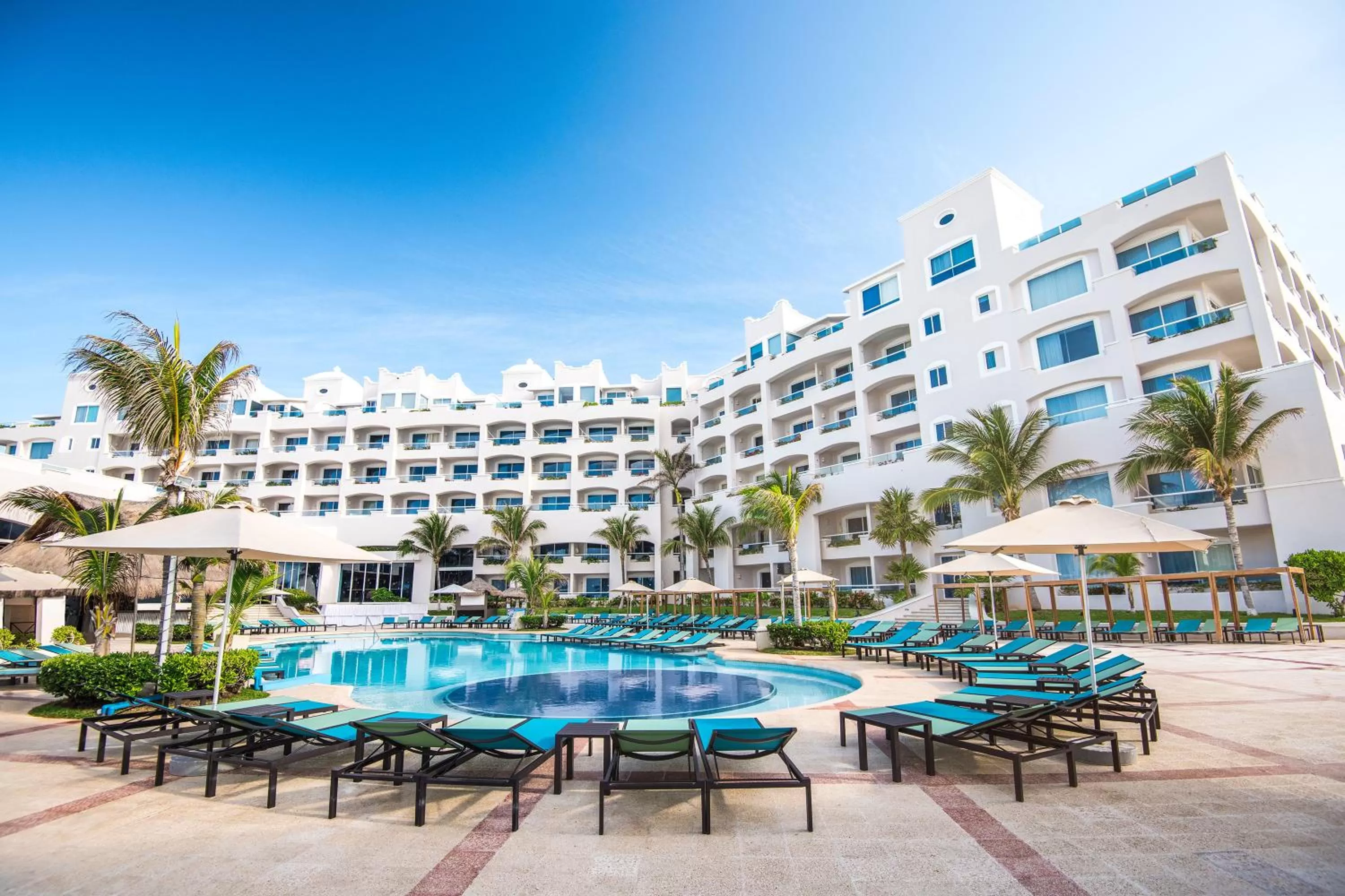 Property building in Sunscape Cancun All-Inclusive Resort & Spa by Hyatt