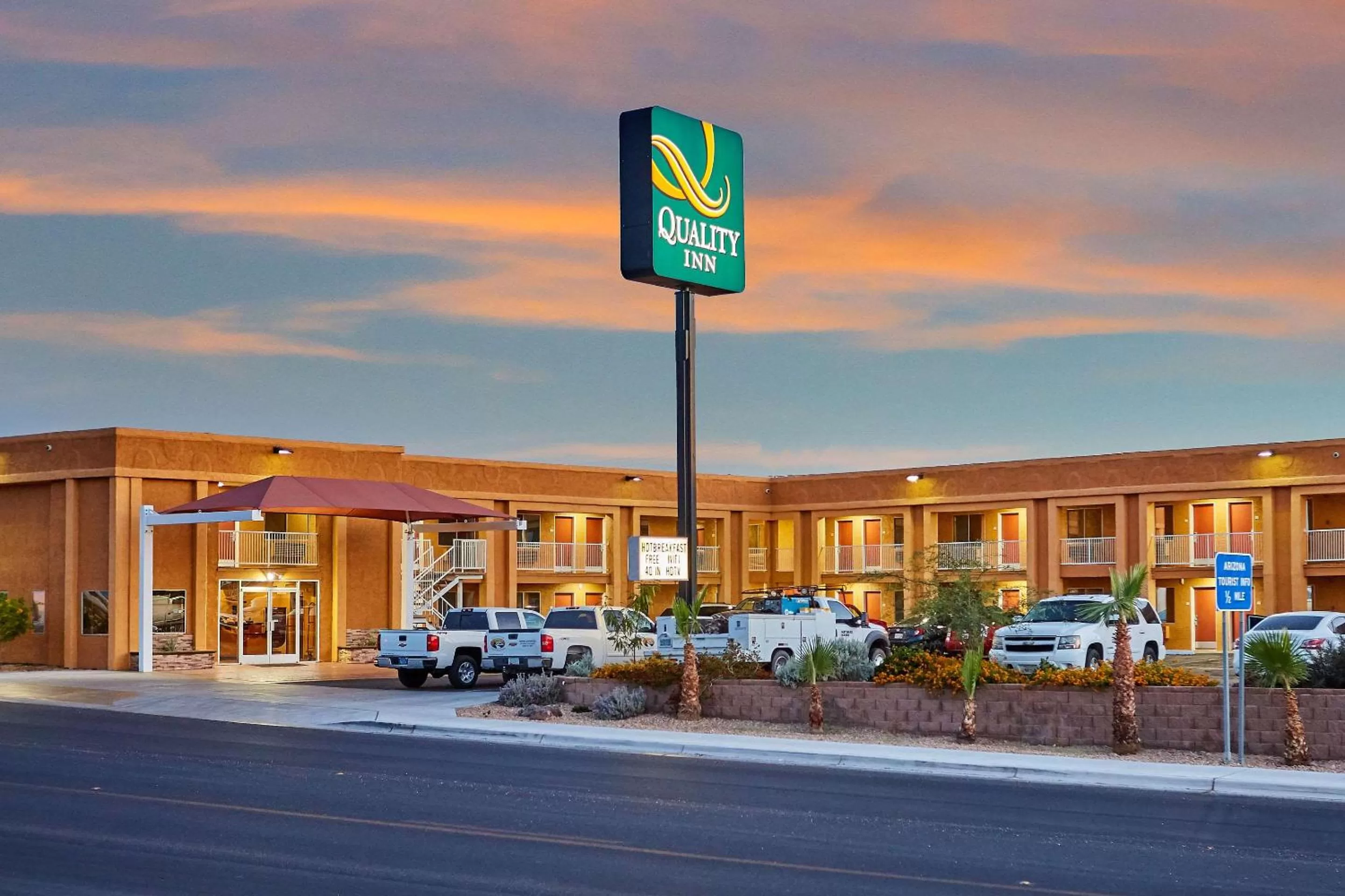 Property building in Quality Inn Parker