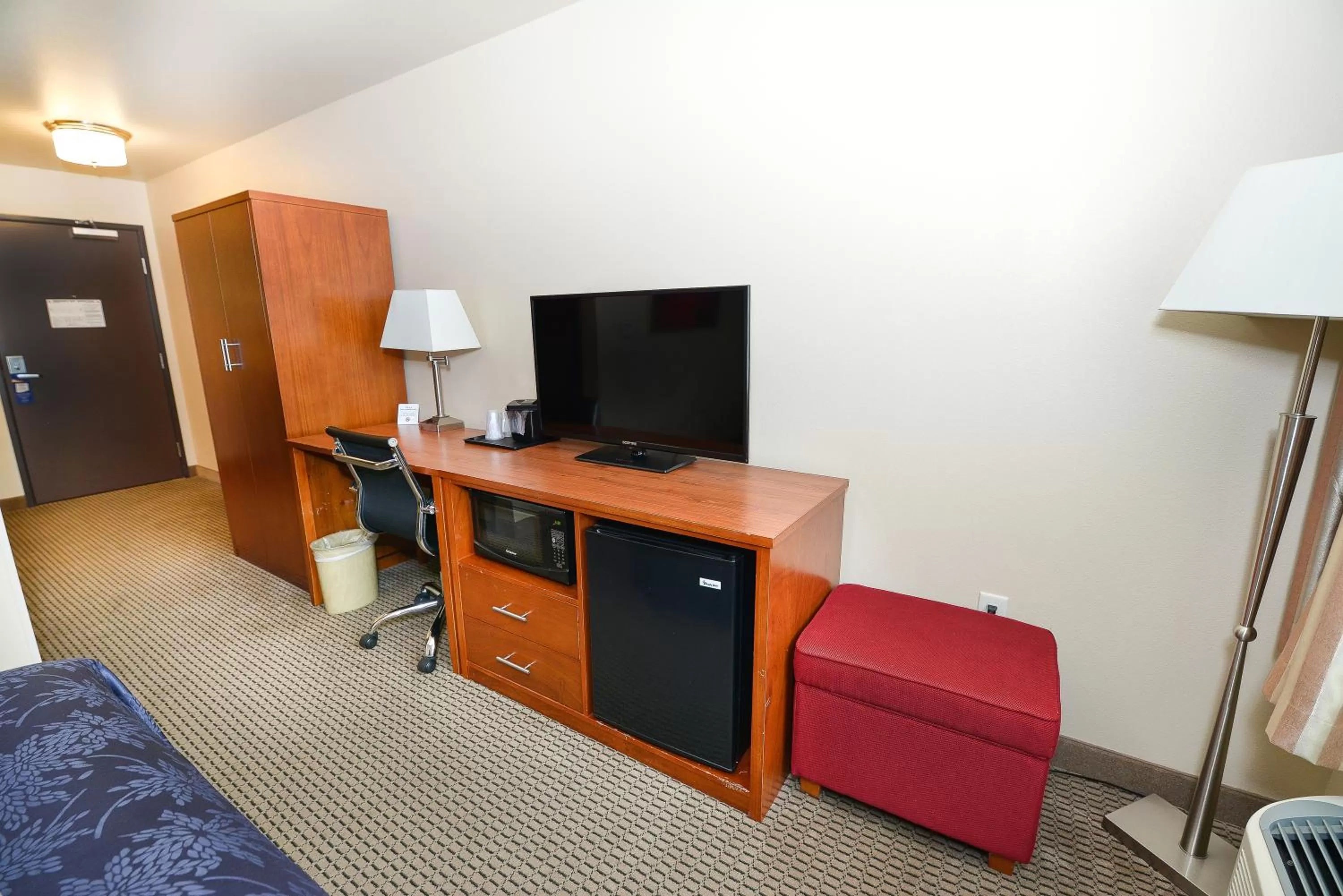 TV and multimedia in Baymont by Wyndham Grand Forks