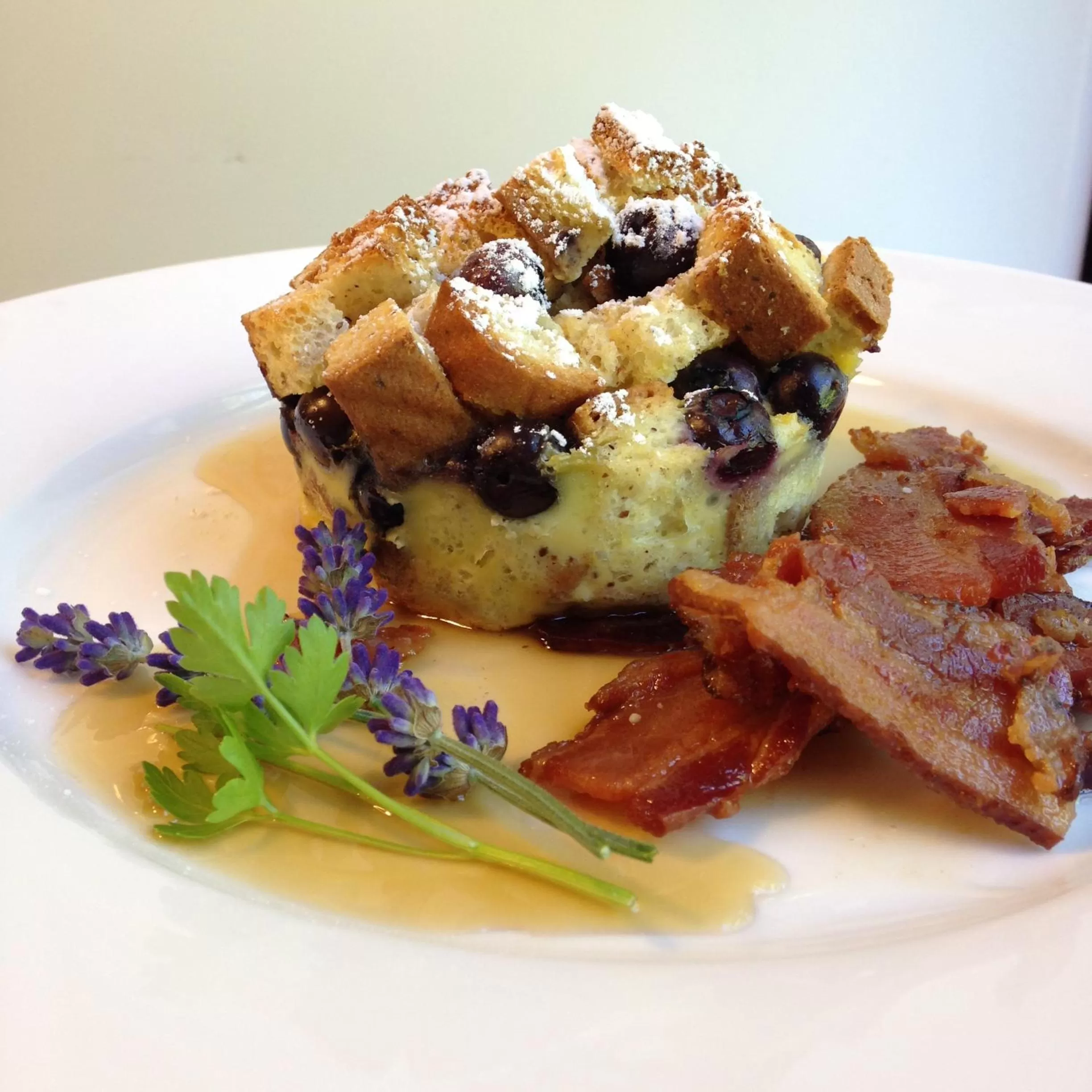 American breakfast in Abigail's Bed and Breakfast Inn