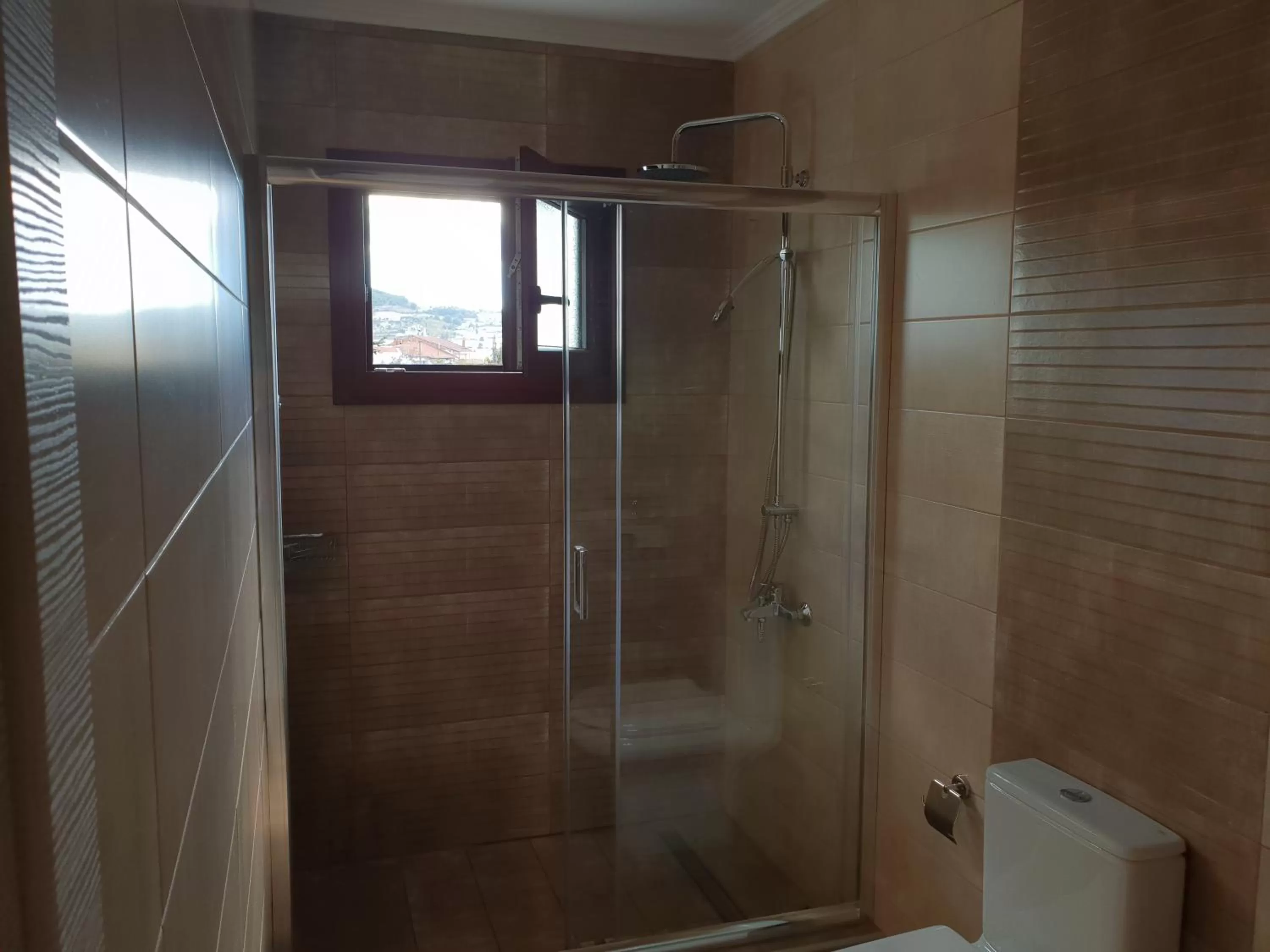 Bathroom in Mondeus Inn Luxury