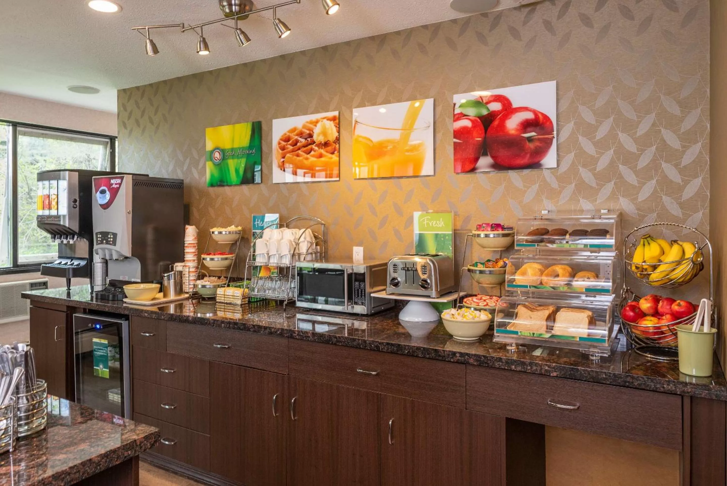 Breakfast in Quality Inn