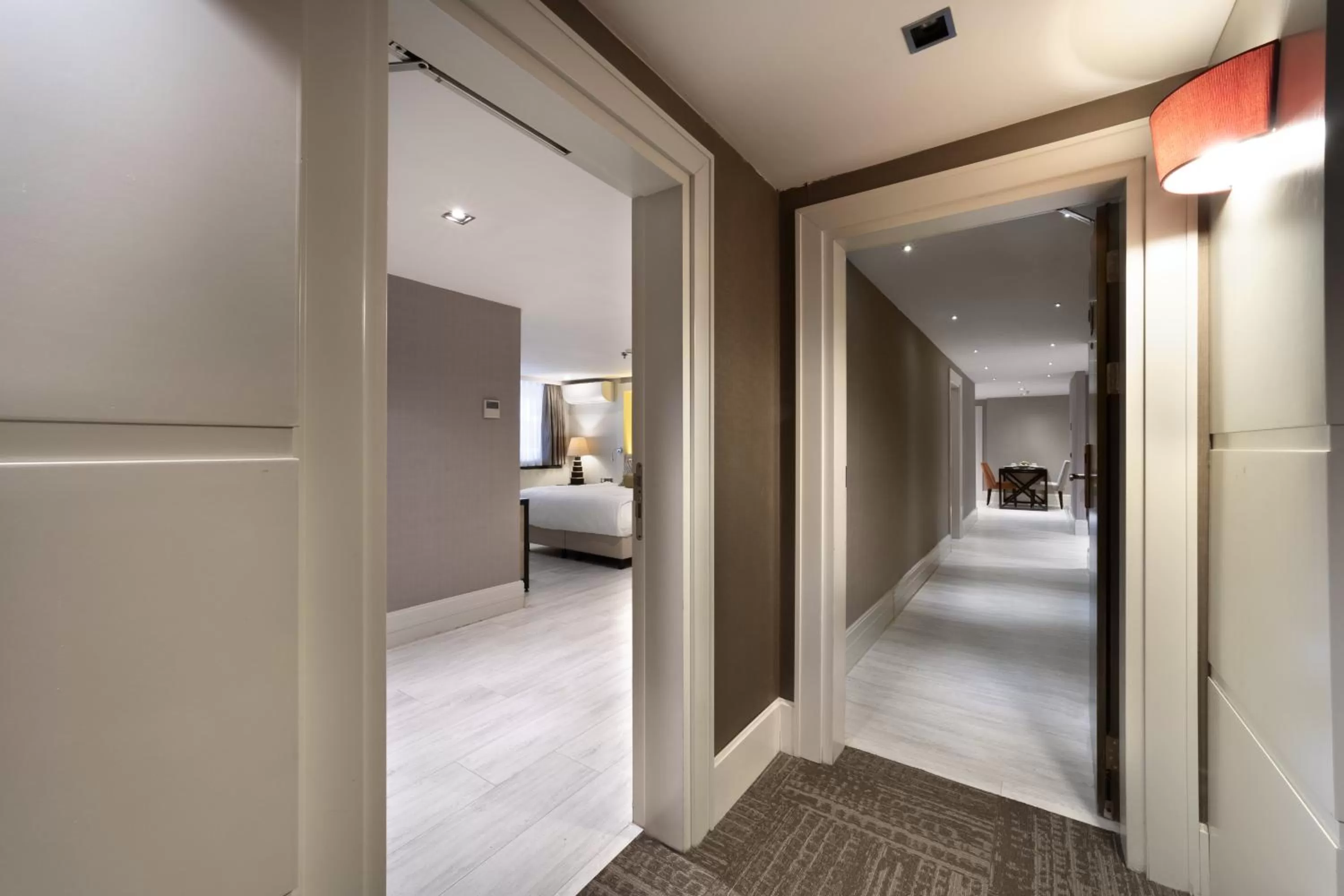 Photo of the whole room, Bed in Mercure Istanbul Bomonti