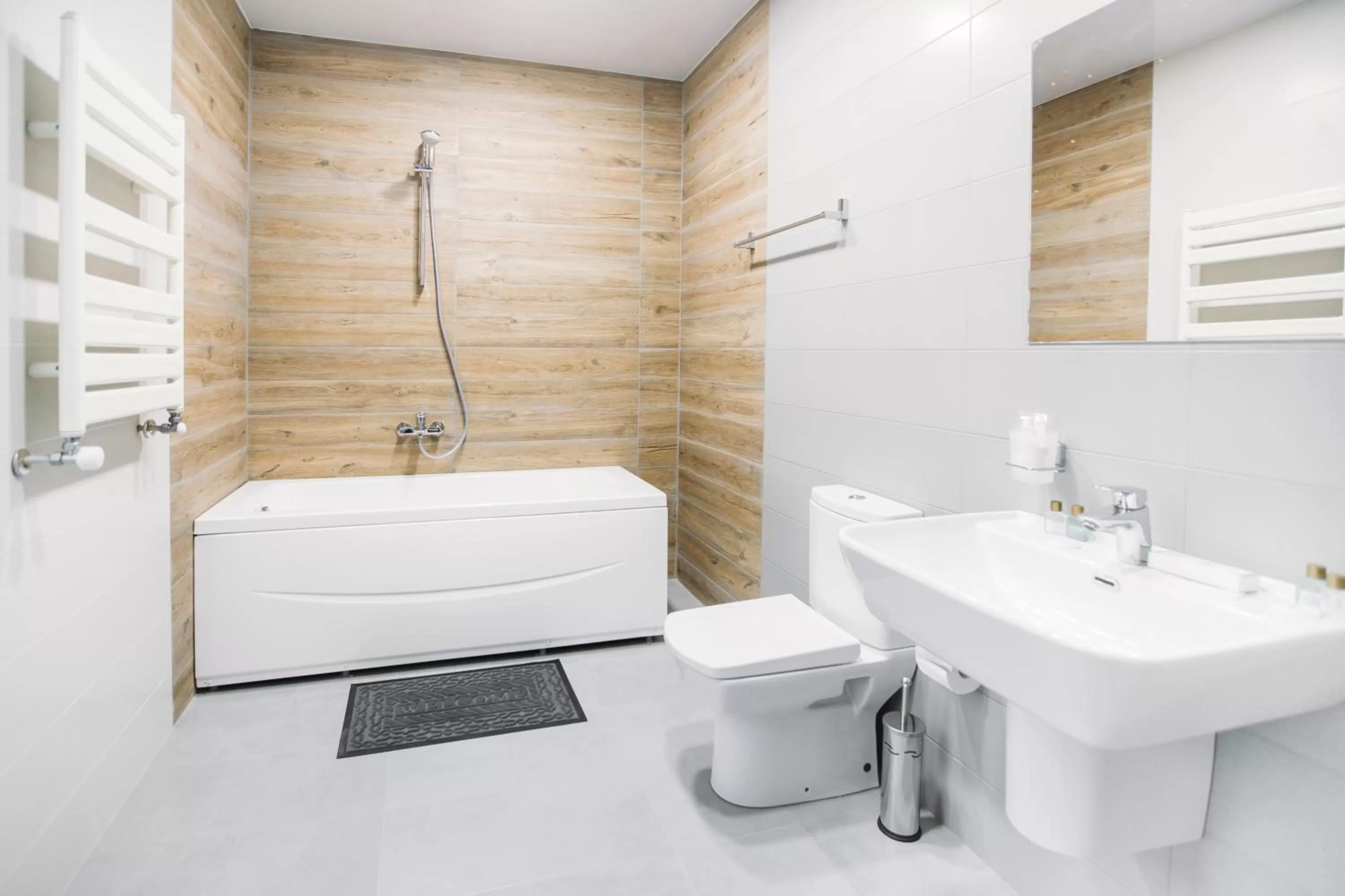 Shower in Old Side Corner