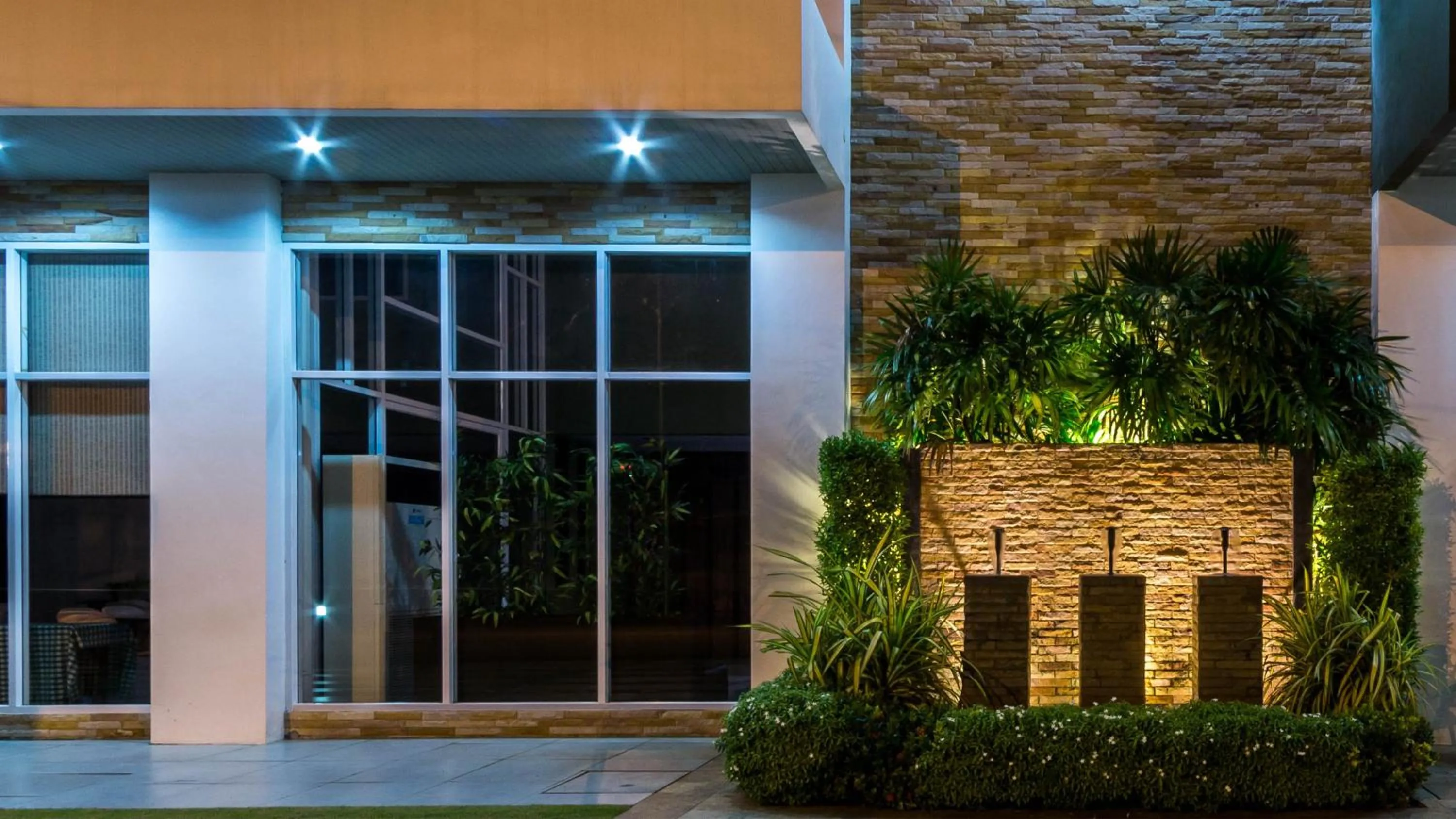 Facade/entrance in Maison de Cheer