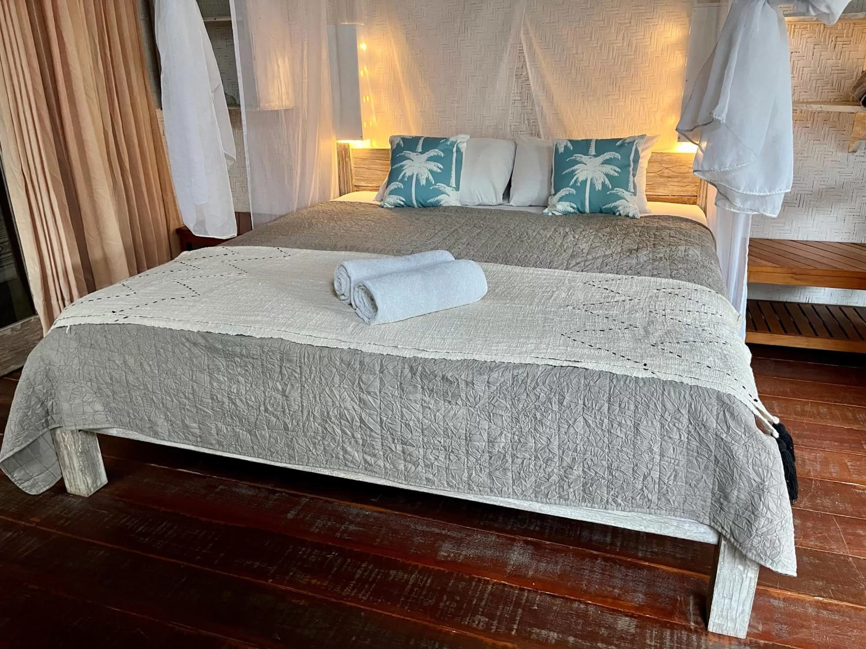 Photo of the whole room, Bed in Omala Village Gili Air