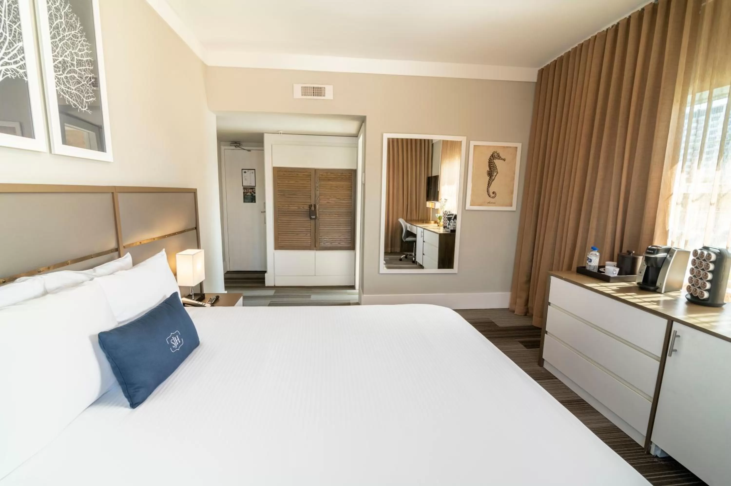 Bedroom, Bed in San Juan Hotel Miami Beach