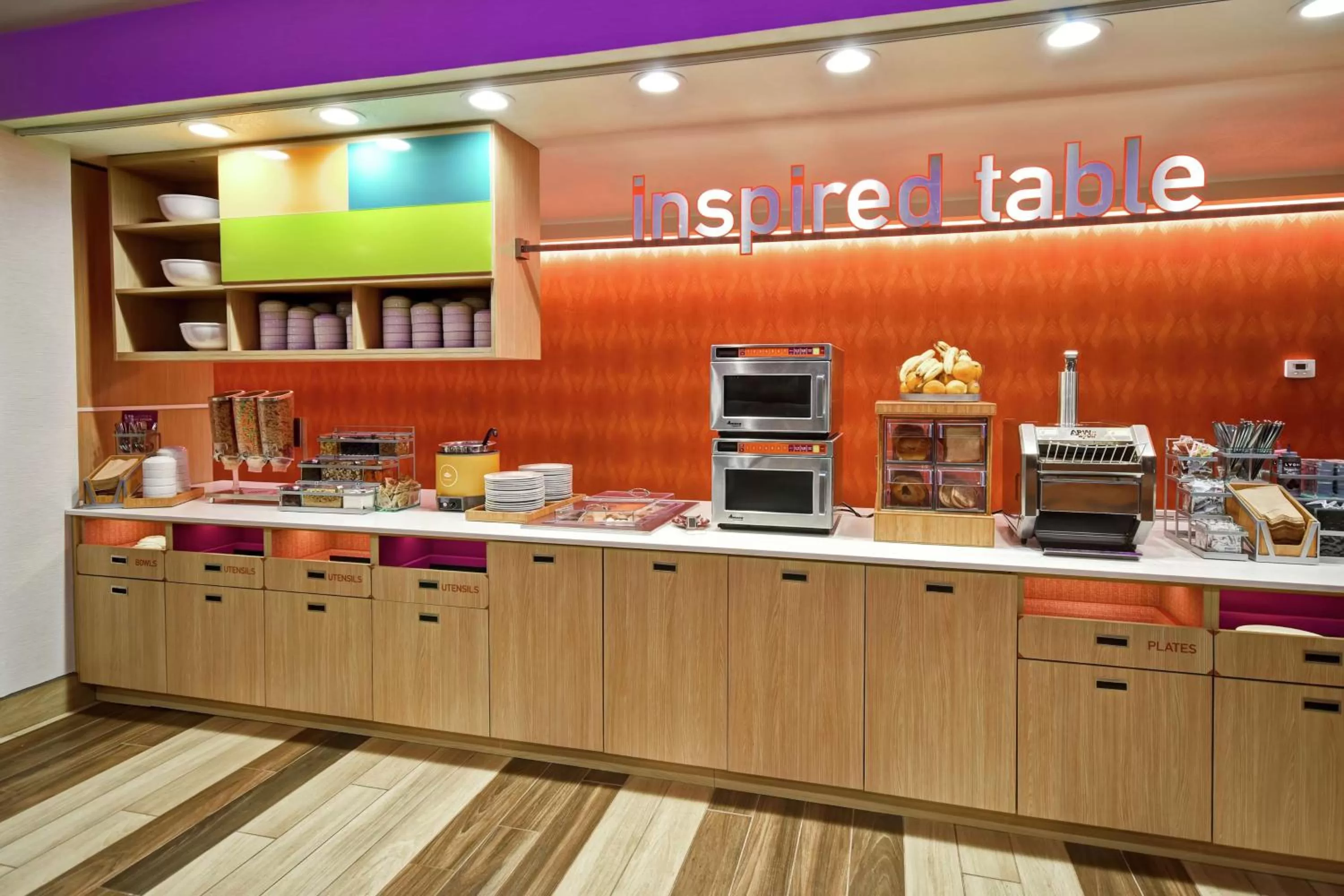 Dining area in Home2 Suites By Hilton Oklahoma City Airport