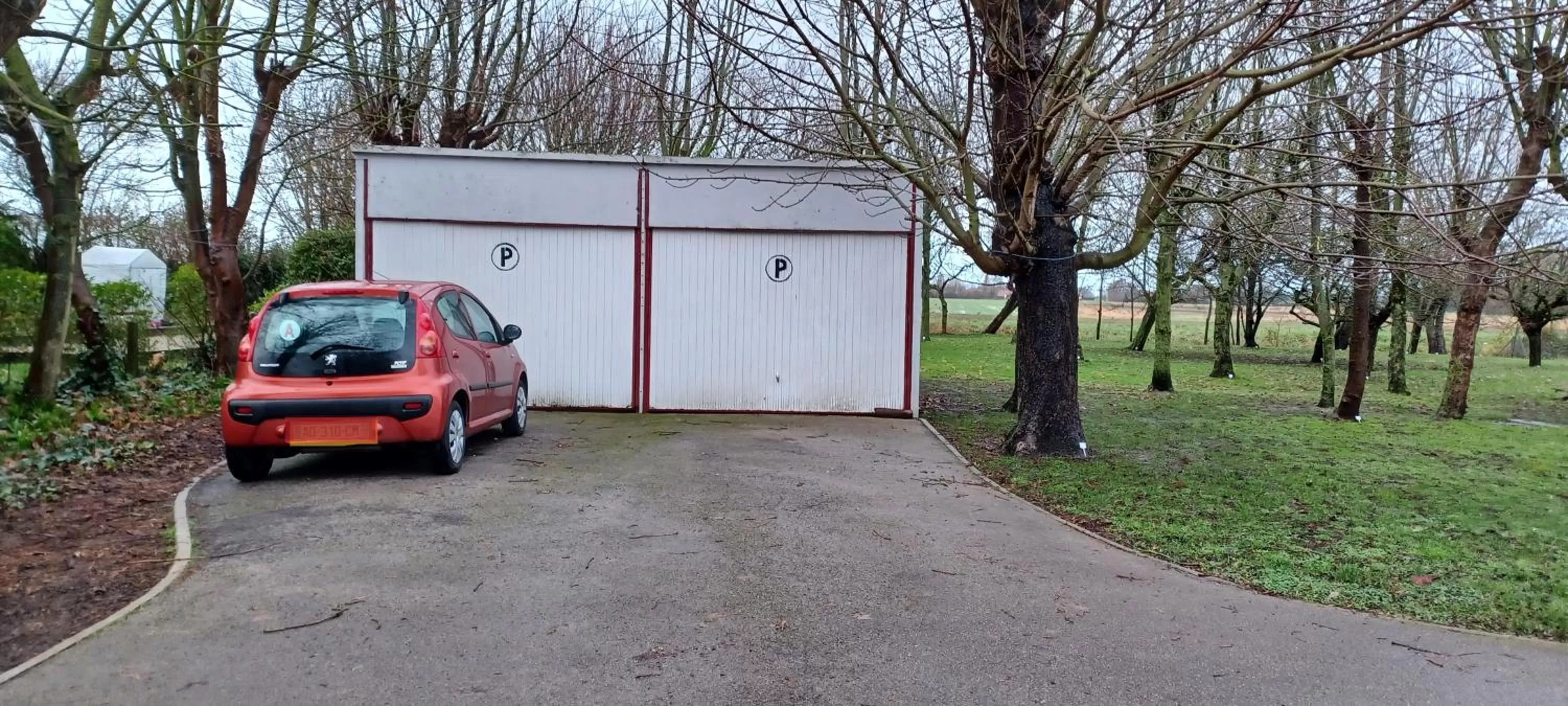 Winter, Property Building in La Carte Postale