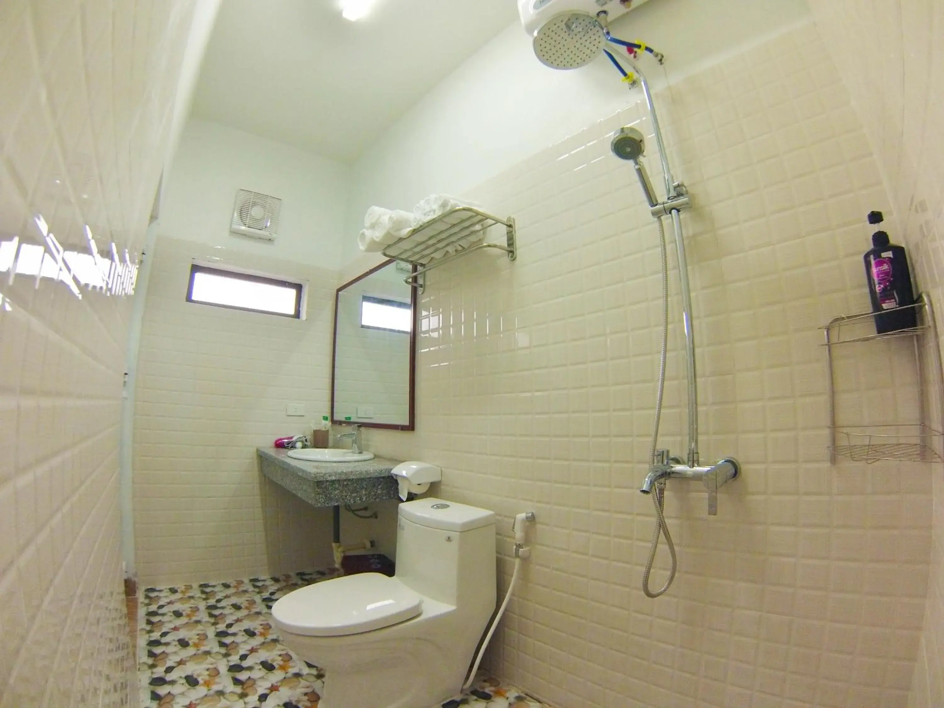 Triple Room with Balcony in Tam Coc Victoria Hotel Triple Room with Balcony in Tam Coc Victoria Hotel