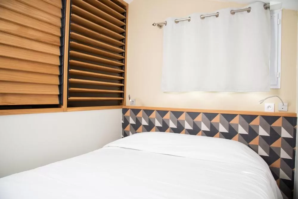 Bed in Hotel Les Dunes