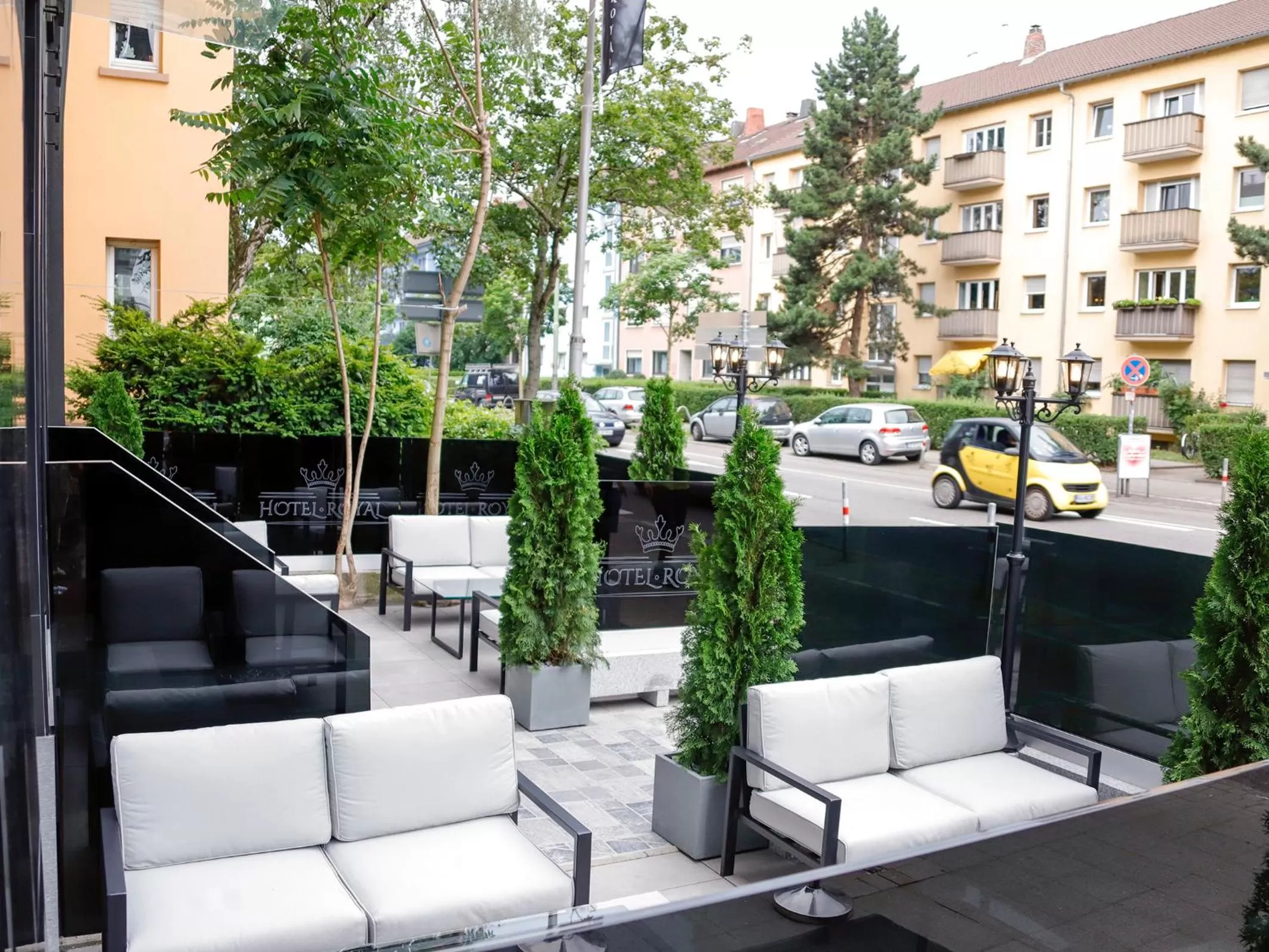 Restaurant/places to eat in Hotel Royal