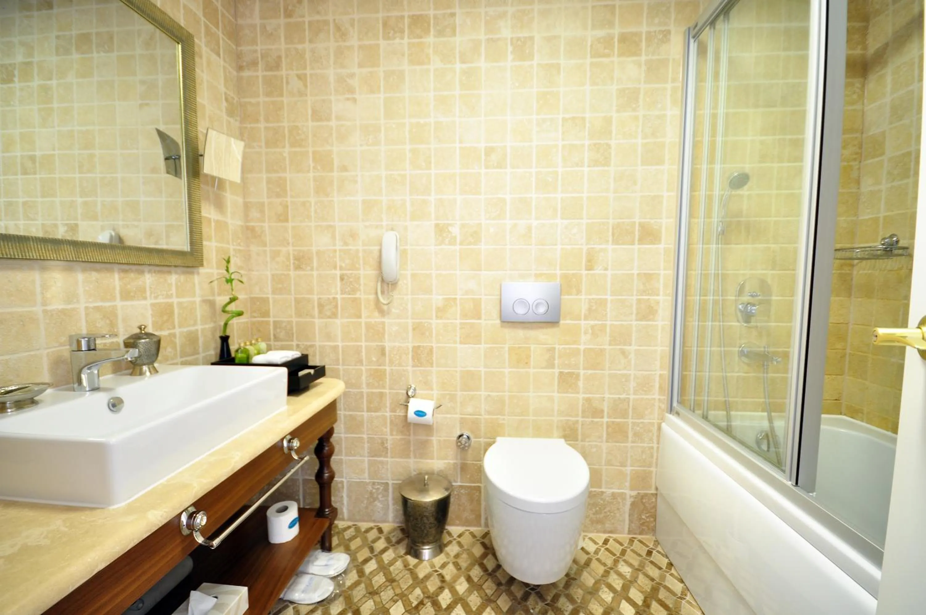 Toilet in Neorion Hotel - Special Class