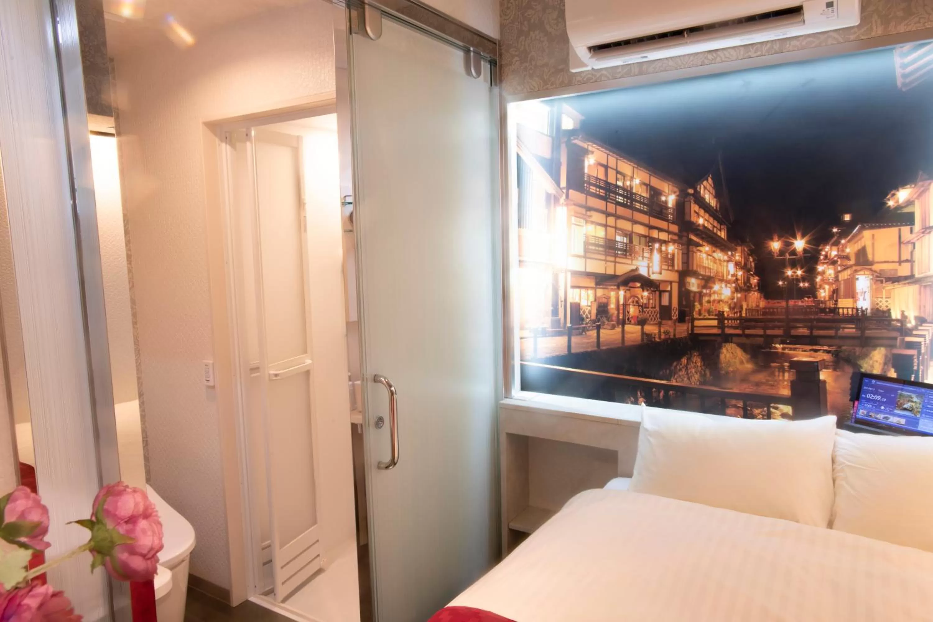 Photo of the whole room, Bed in Pinpon Hotel Hiroshima