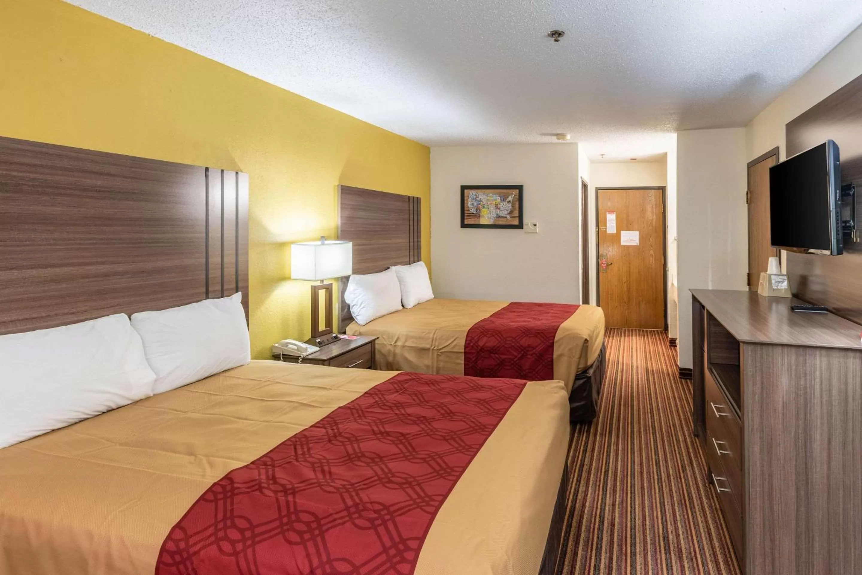 Photo of the whole room, Bed in Econo Lodge Inn & Suites Mckinney - Plano North