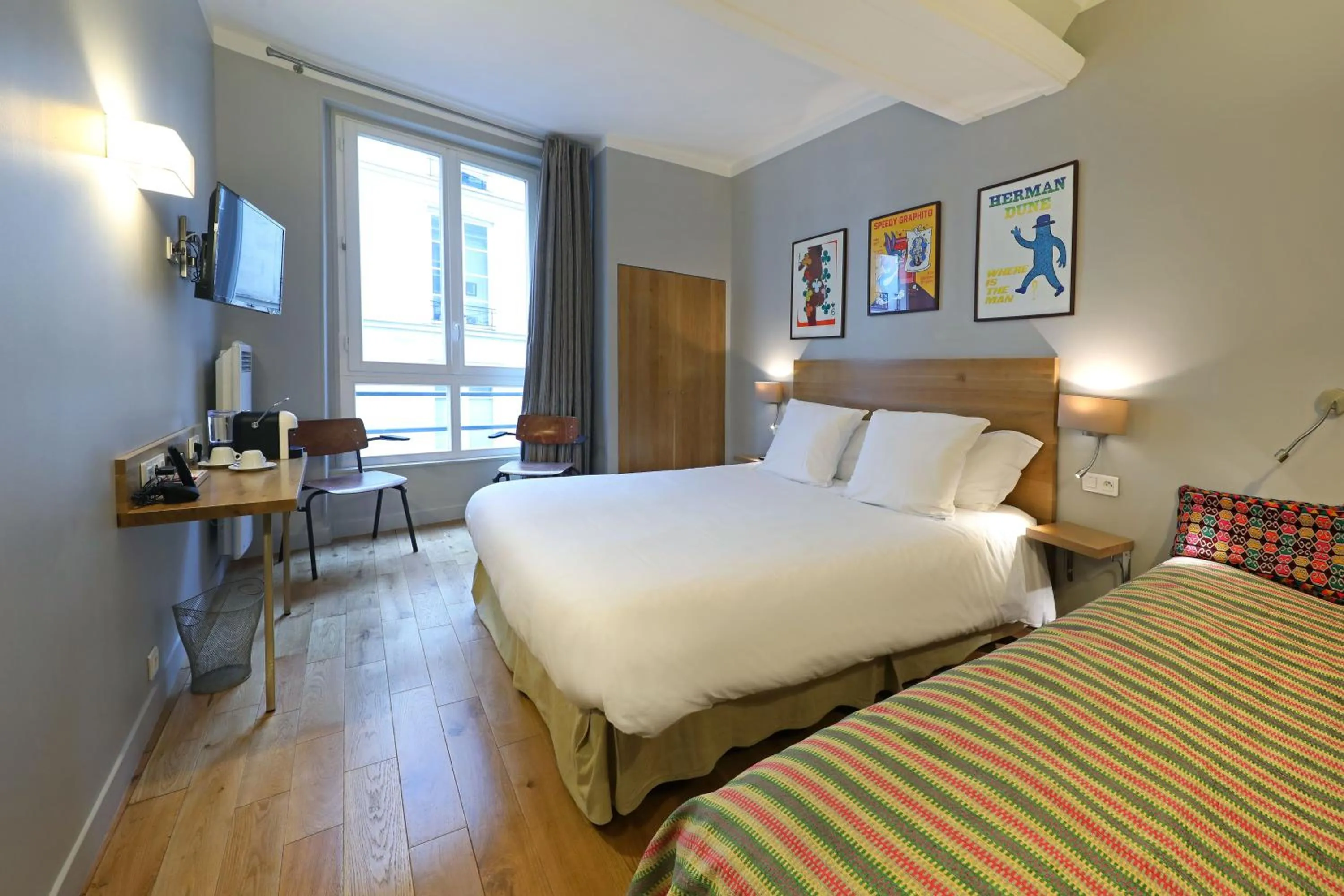 Bed in Hôtel Louvre Richelieu