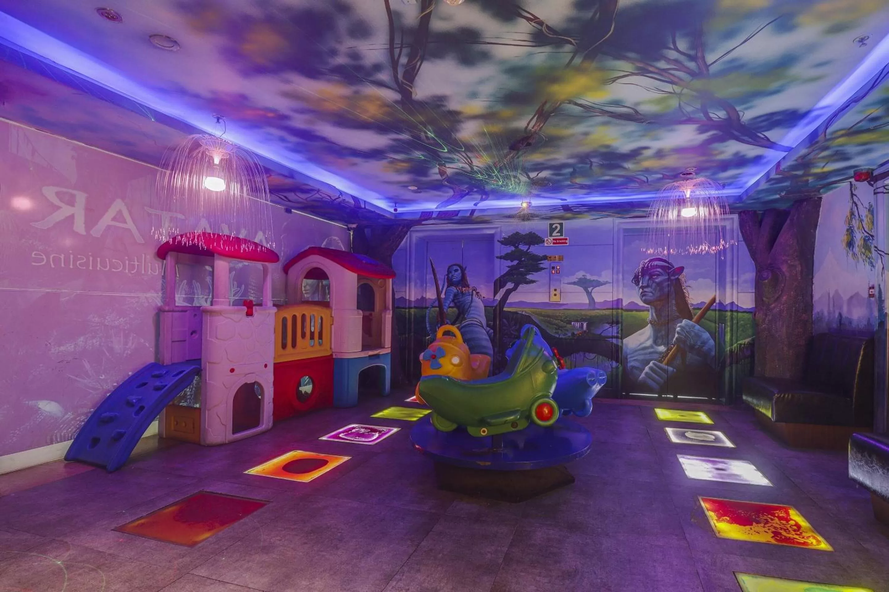 Restaurant/places to eat in Palette - Hotel Chennai La Palace