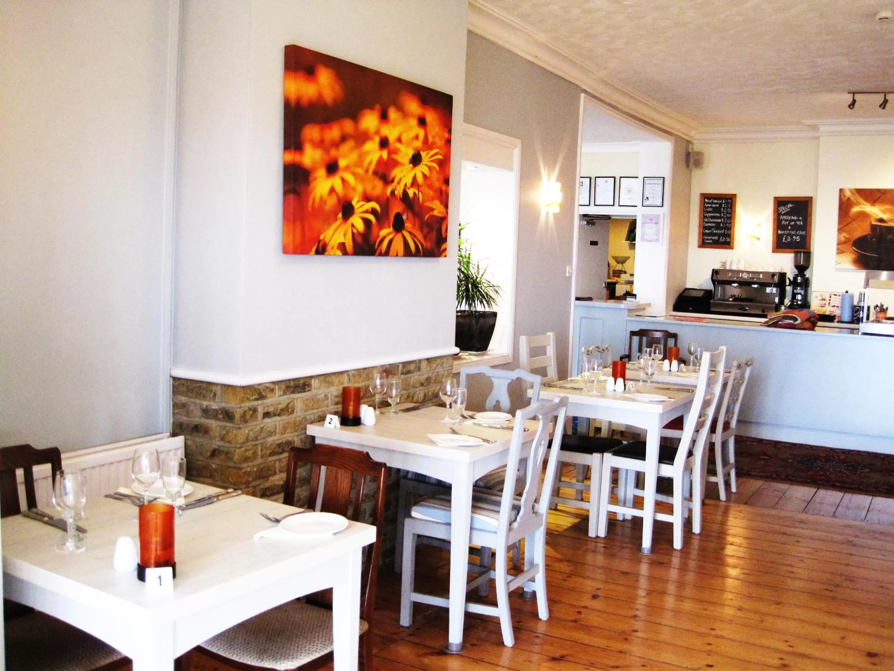 Restaurant/places to eat in The Clifton