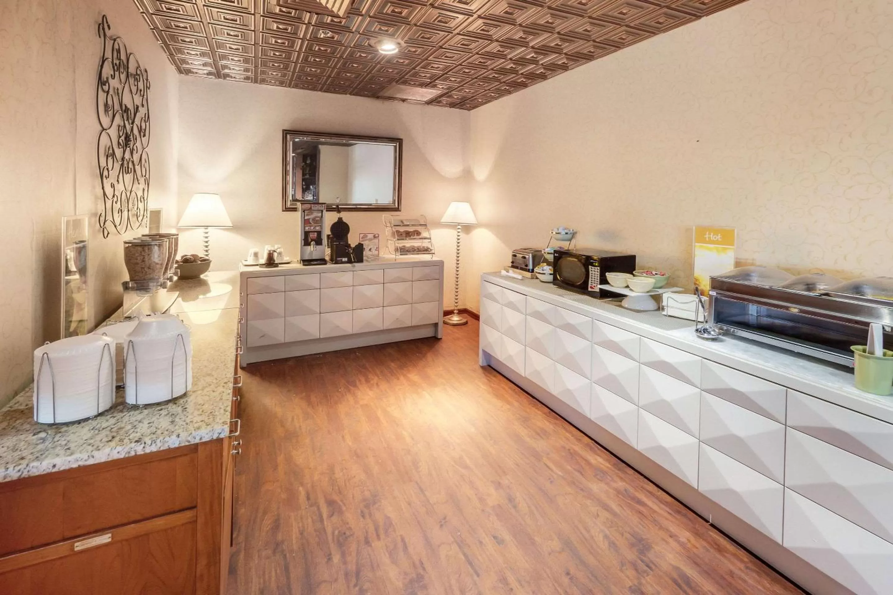 Restaurant/places to eat, Kitchen/Kitchenette in Econo Lodge Winter Haven Chain of Lakes