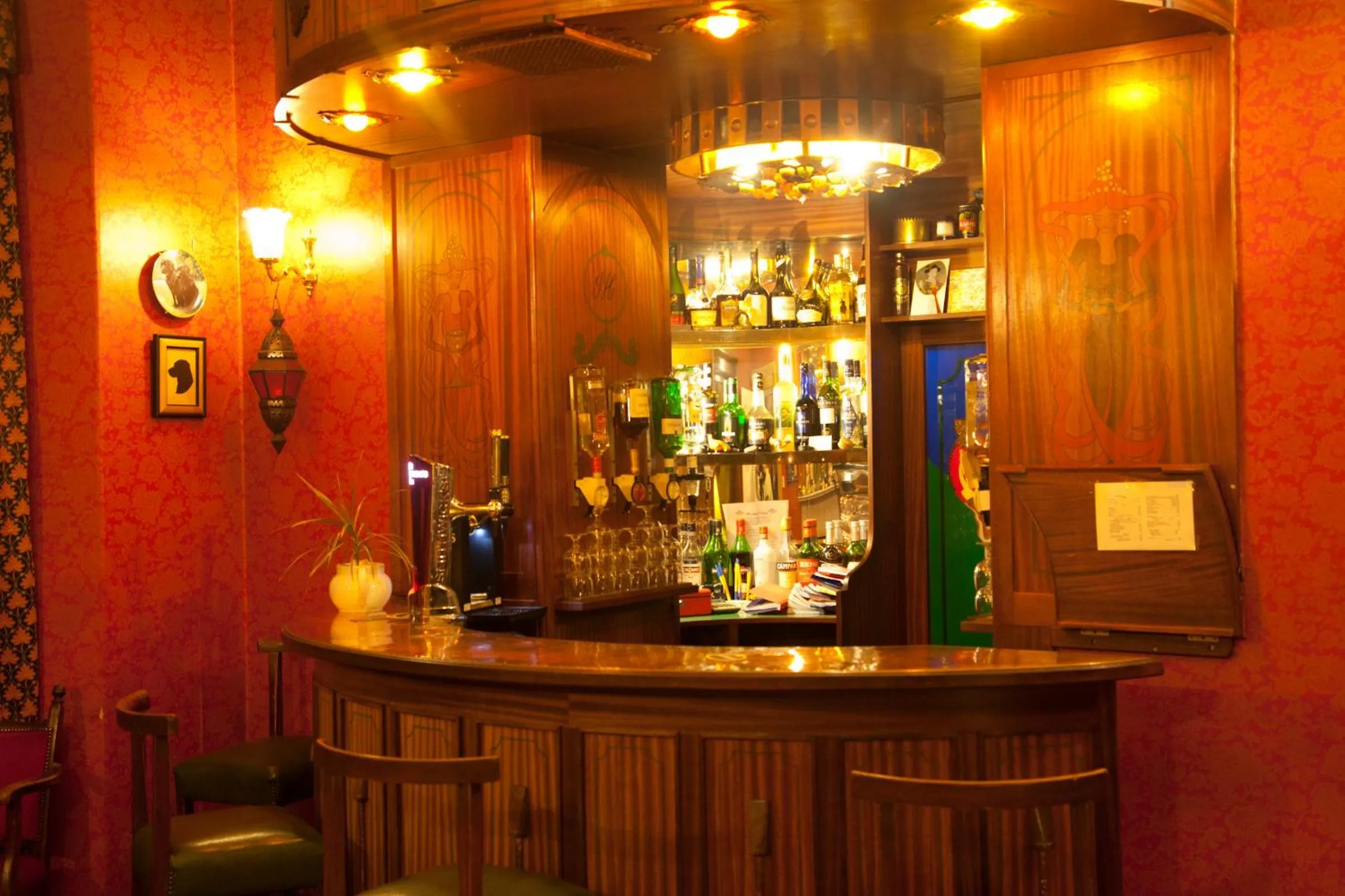 Lounge or bar in Woodhill House
