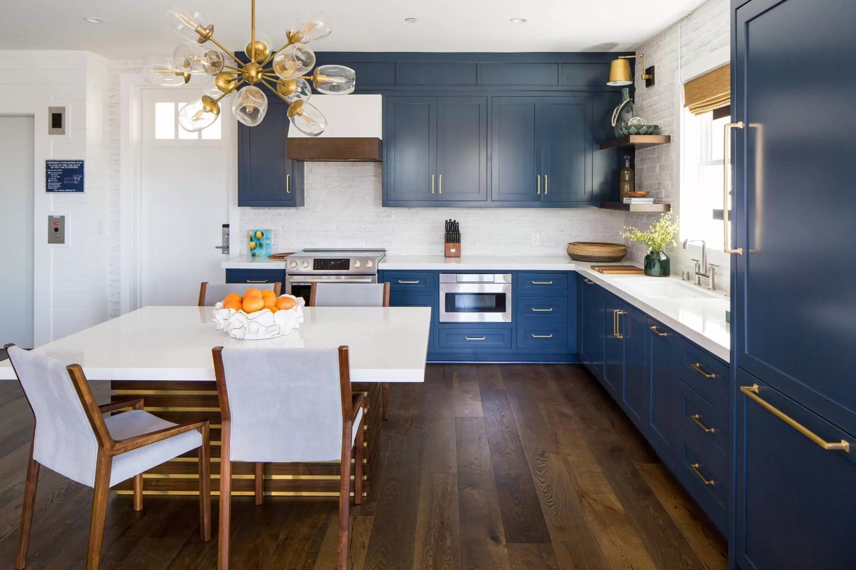 Kitchen or kitchenette in Lido House, Autograph Collection