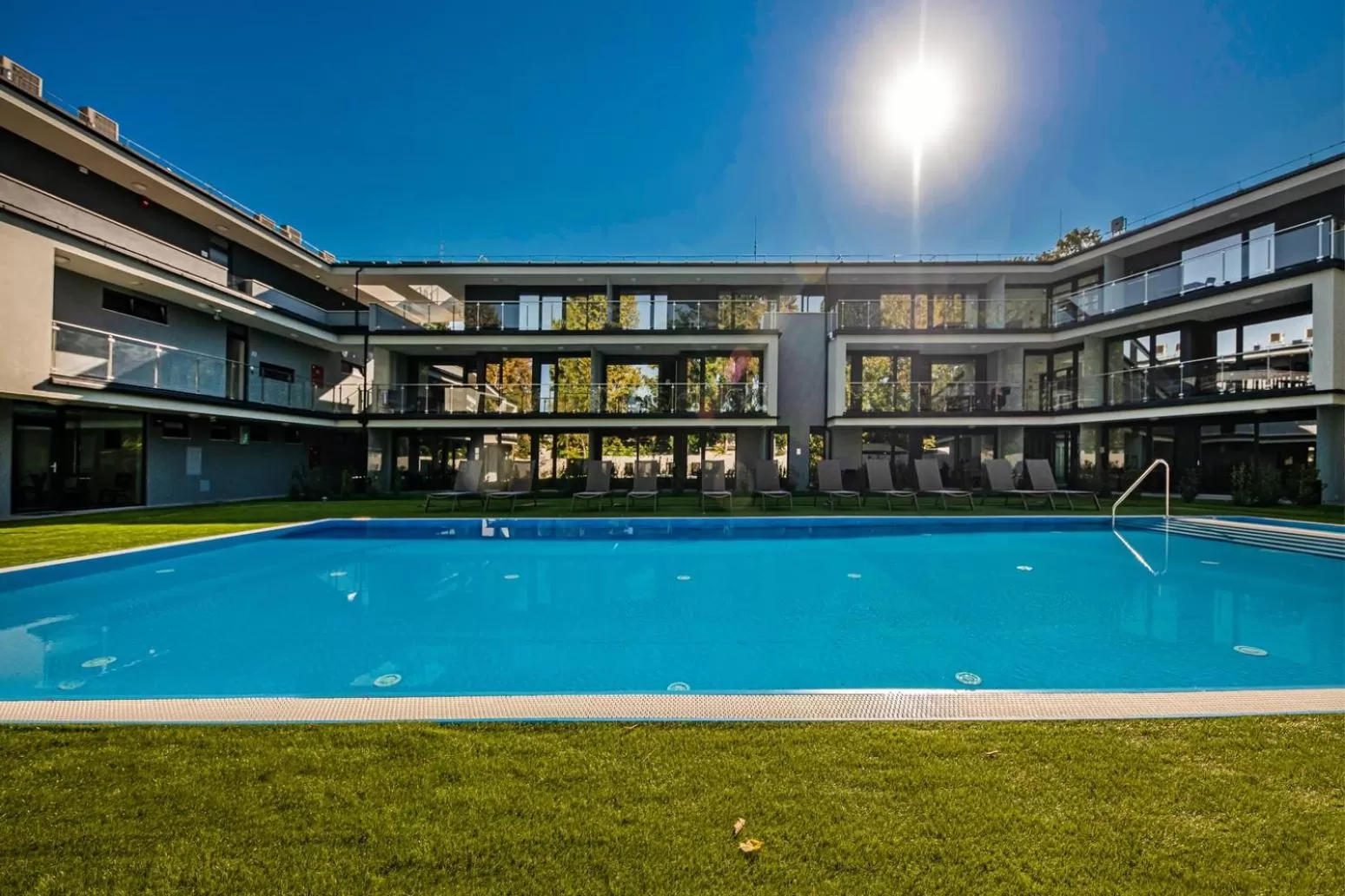 Swimming Pool in H55