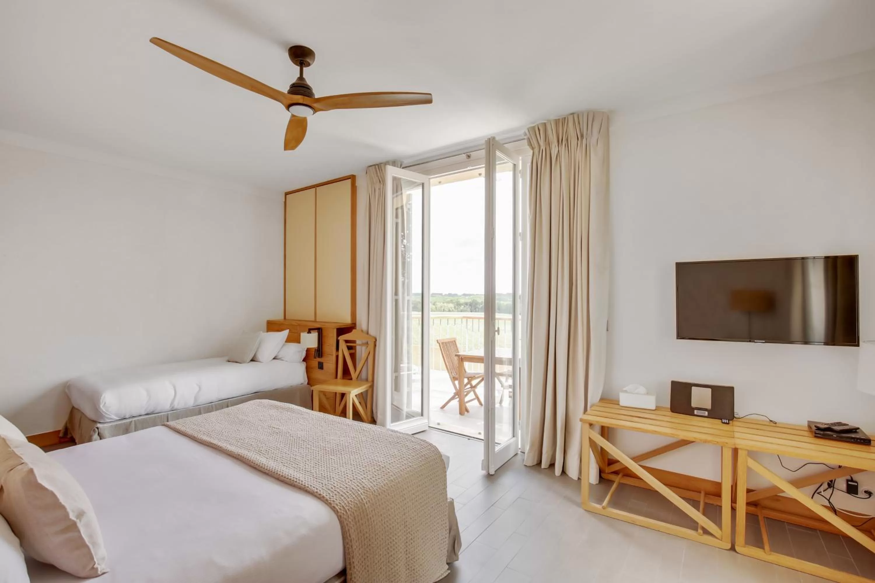 Bedroom, Bed in Le logis de Valandraud