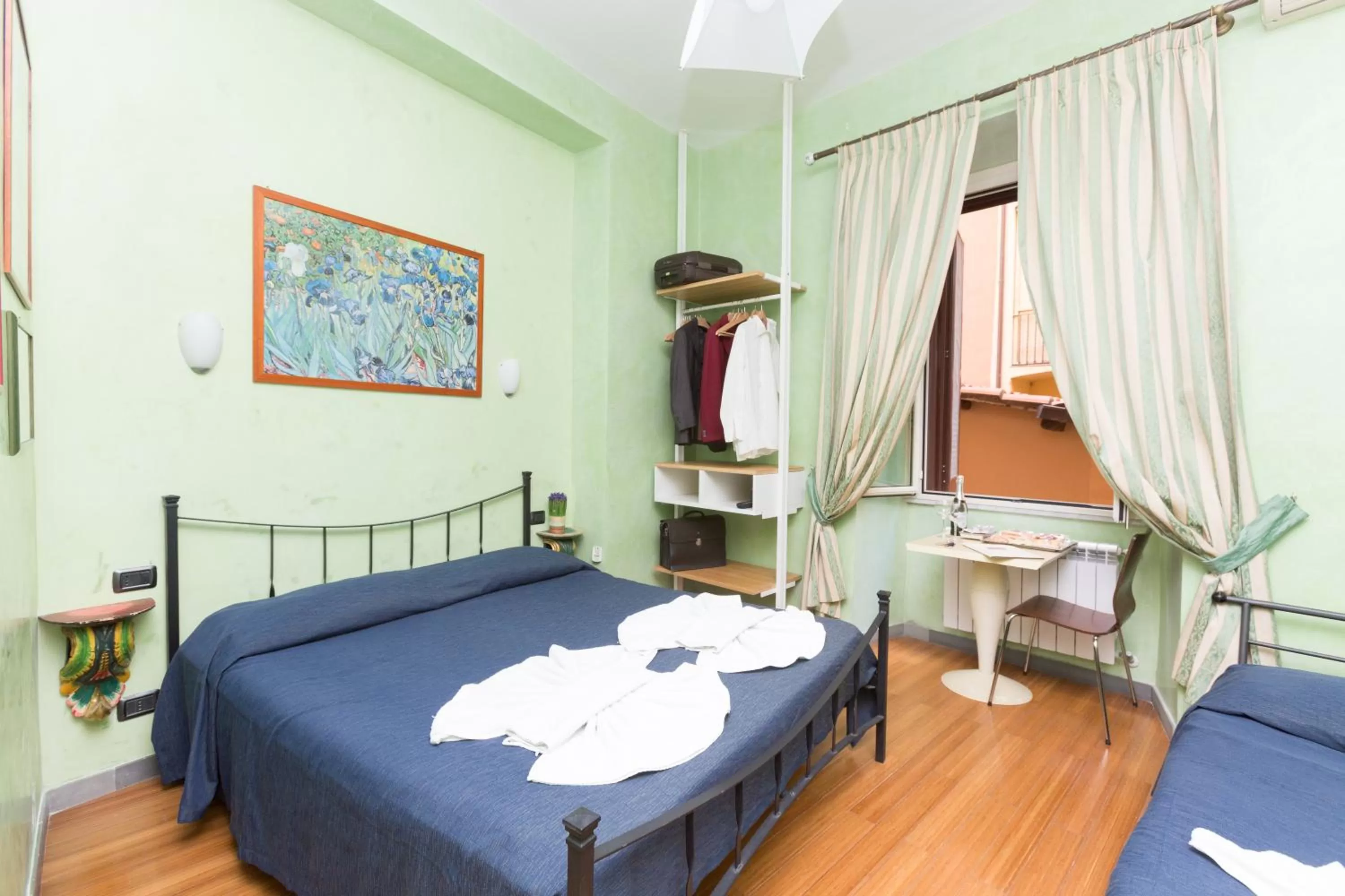 Photo of the whole room, Bed in DomusAmor Colosseo