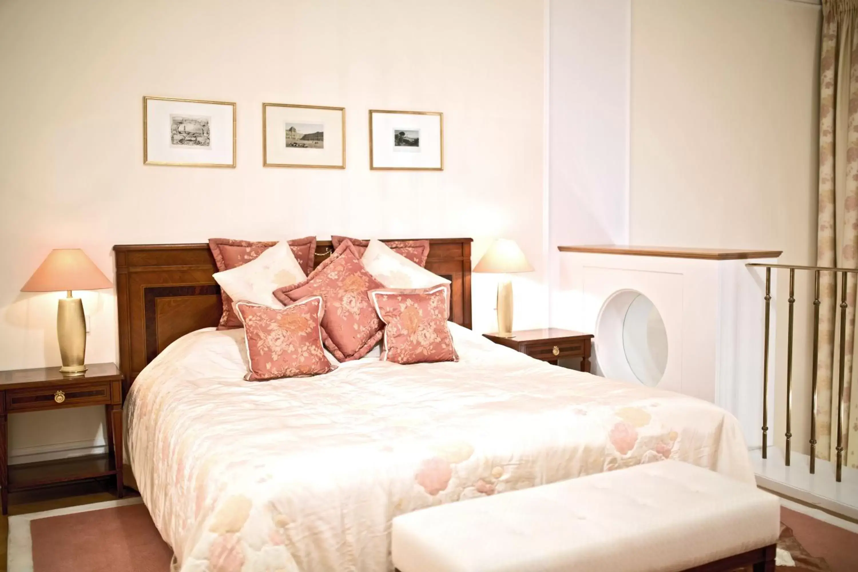 Palais Suite in Palais Coburg Hotel Palais Suite in Palais Coburg Hotel