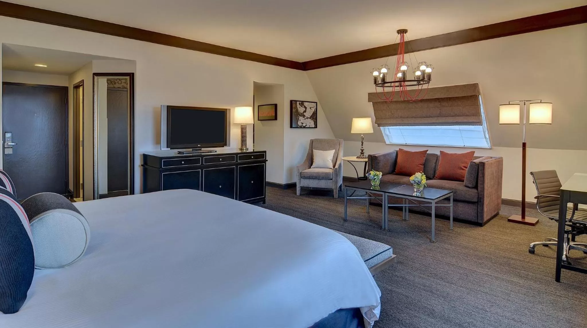 Photo of the whole room, Bed in Loews Nashville Hotel at Vanderbilt Plaza