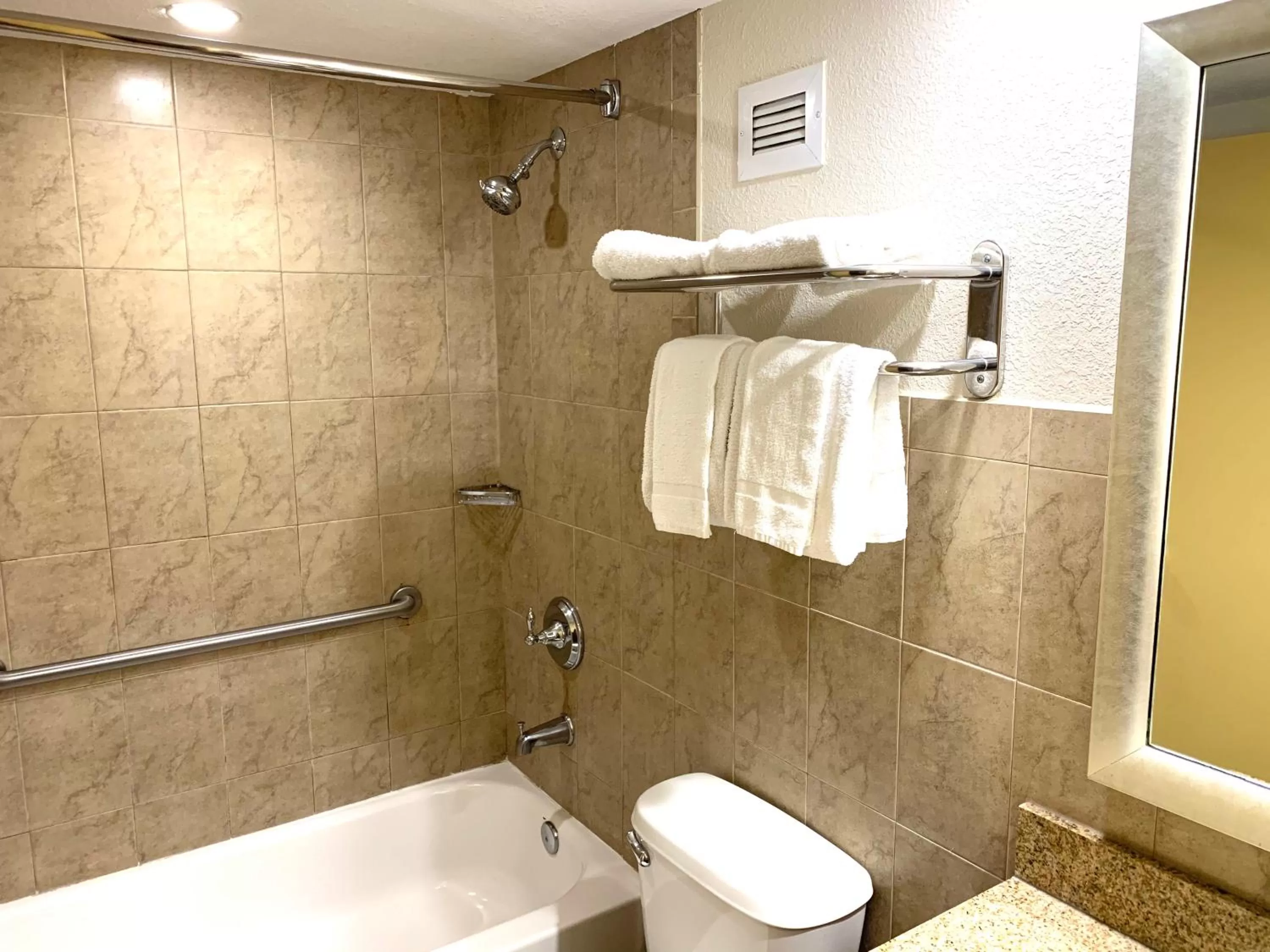 Bathroom in Rodeway Inn & Suites Fort Lauderdale Airport & Cruise Port