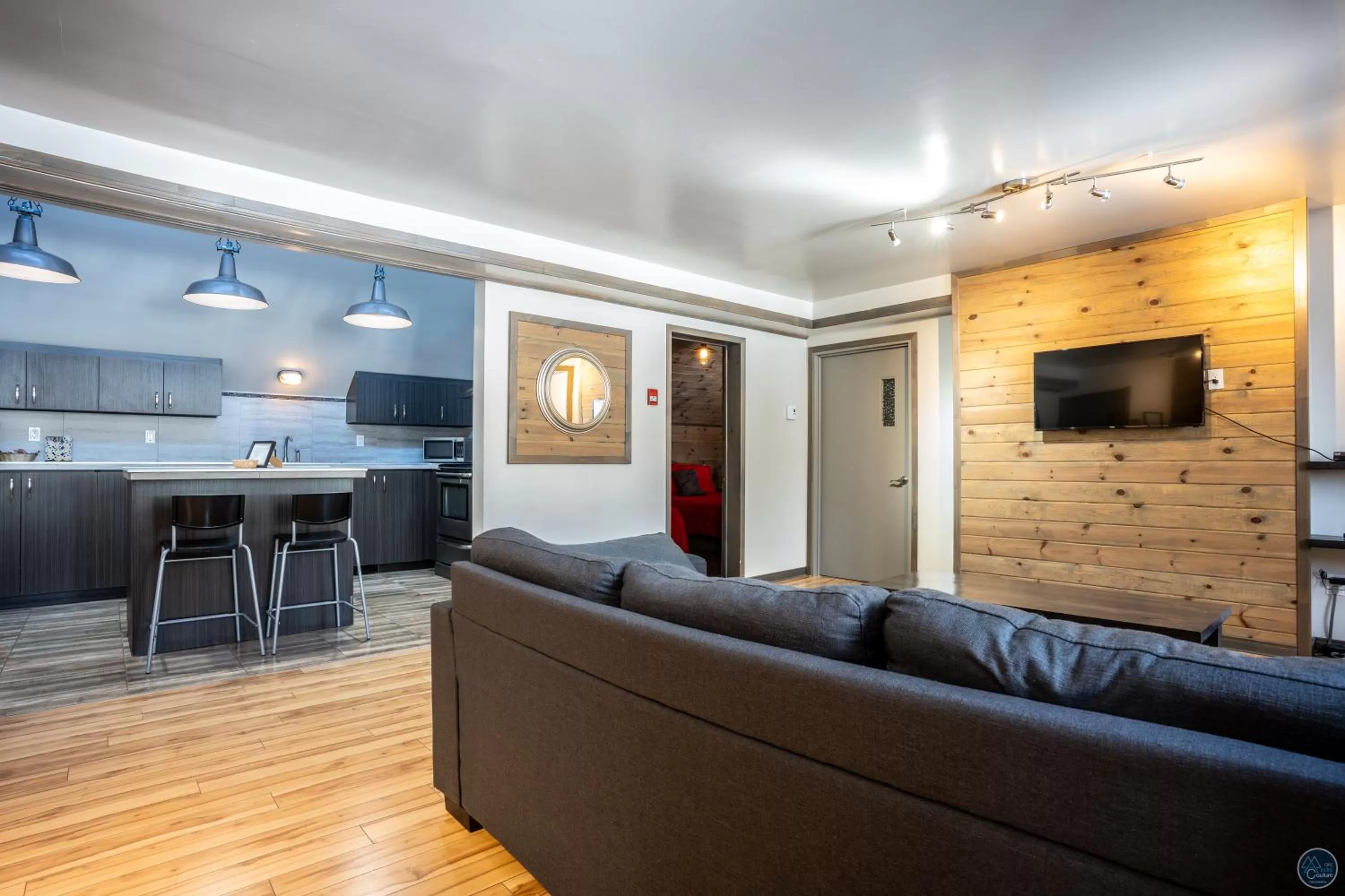 Communal lounge/ TV room, Seating Area in Auberge Éva