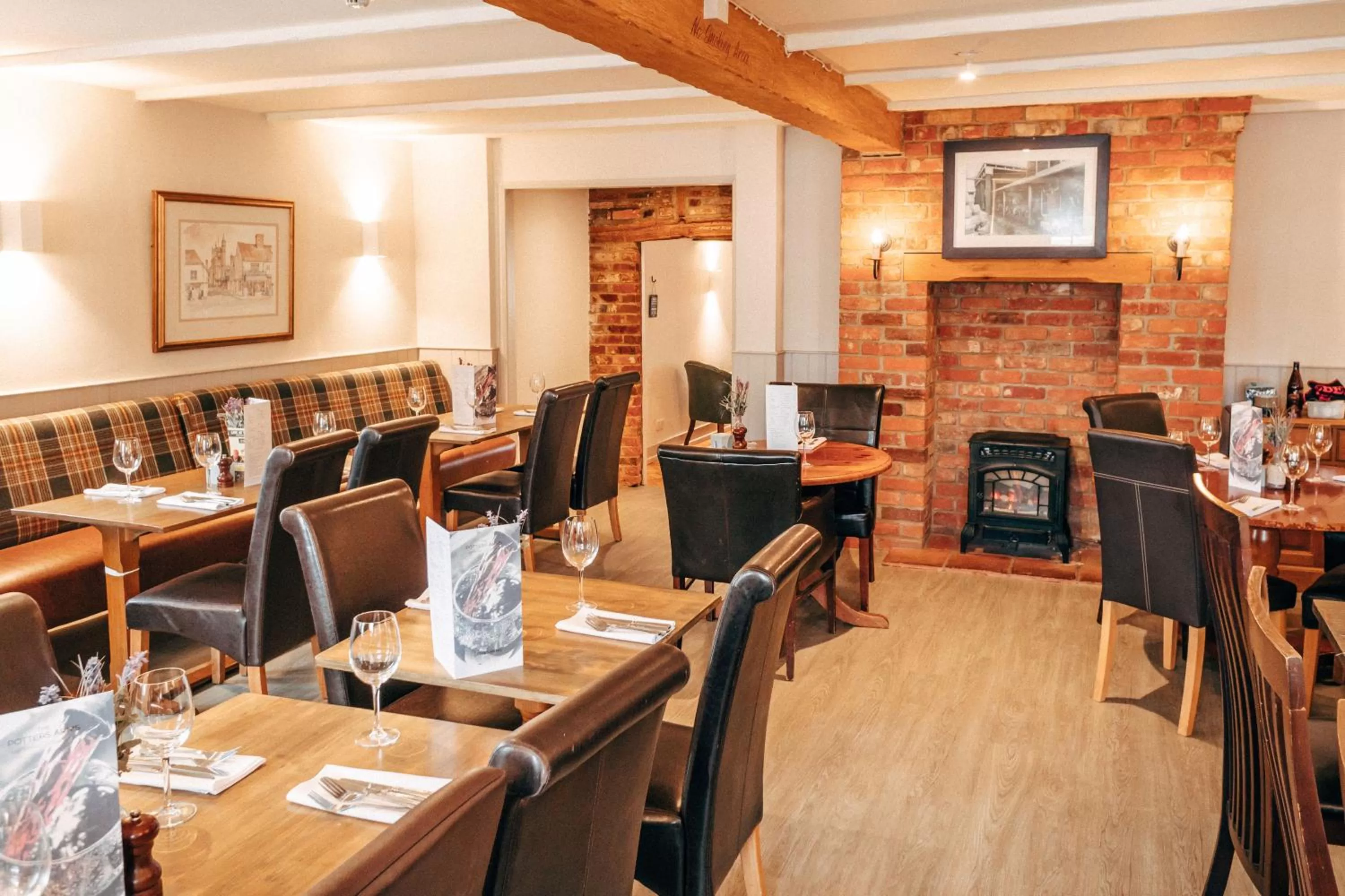 Restaurant/places to eat in The Potters Arms