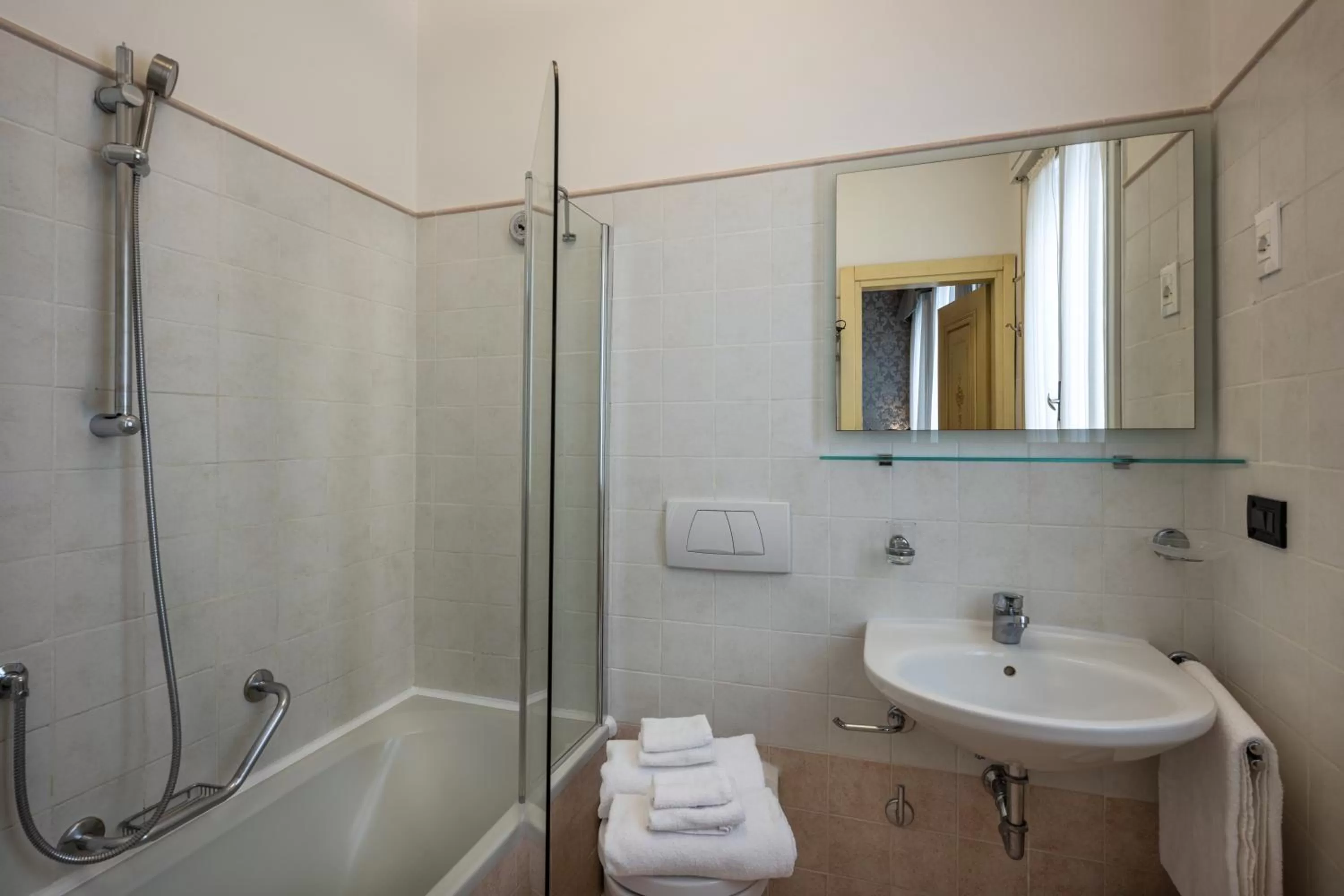 Bathroom in Hotel Apostoli Garden