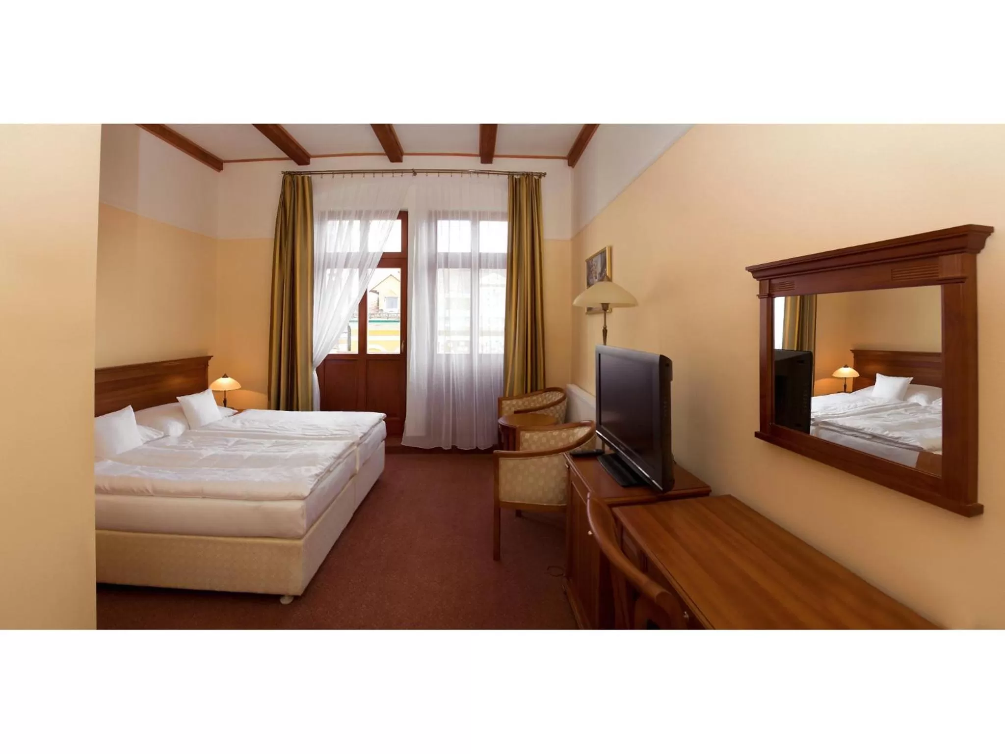 Photo of the whole room, TV/Entertainment Center in Wellness Hotel Ida