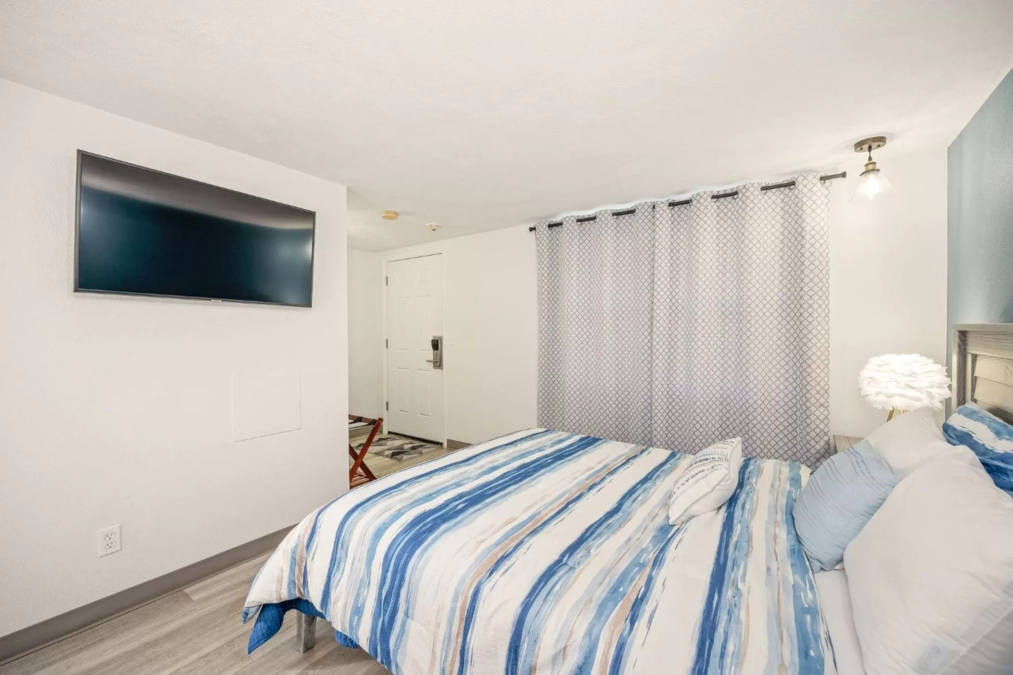 Bathroom, Bed in Founder's Brook Motel and Suites