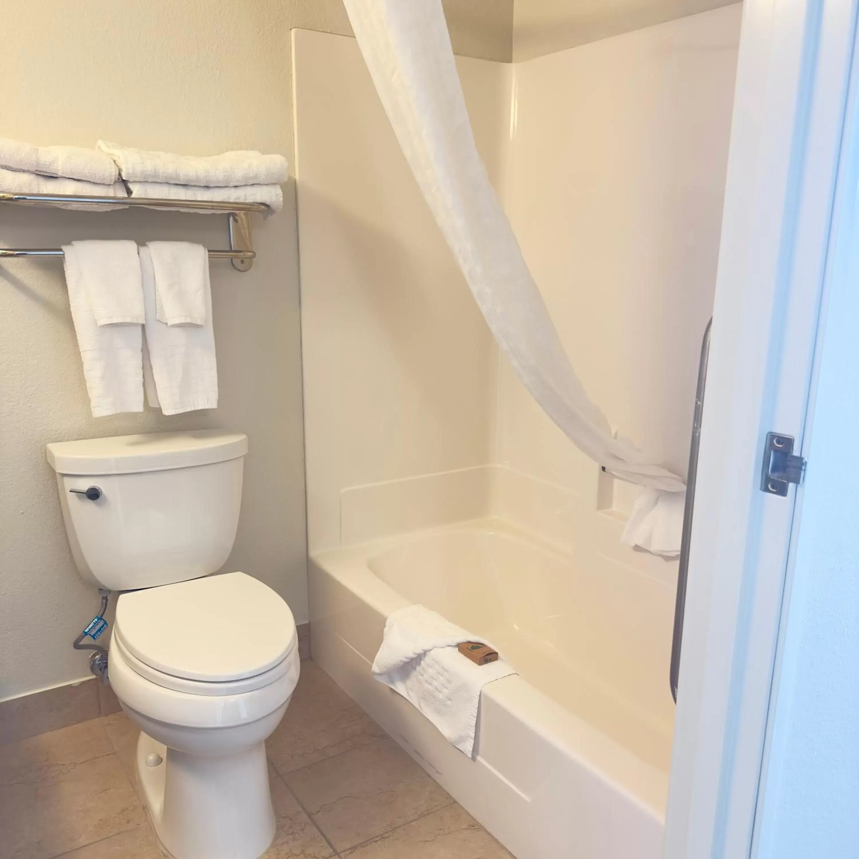 King Suite in Sleep Inn & Suites near Spirit Mountain King Suite in Sleep Inn & Suites near Spirit Mountain