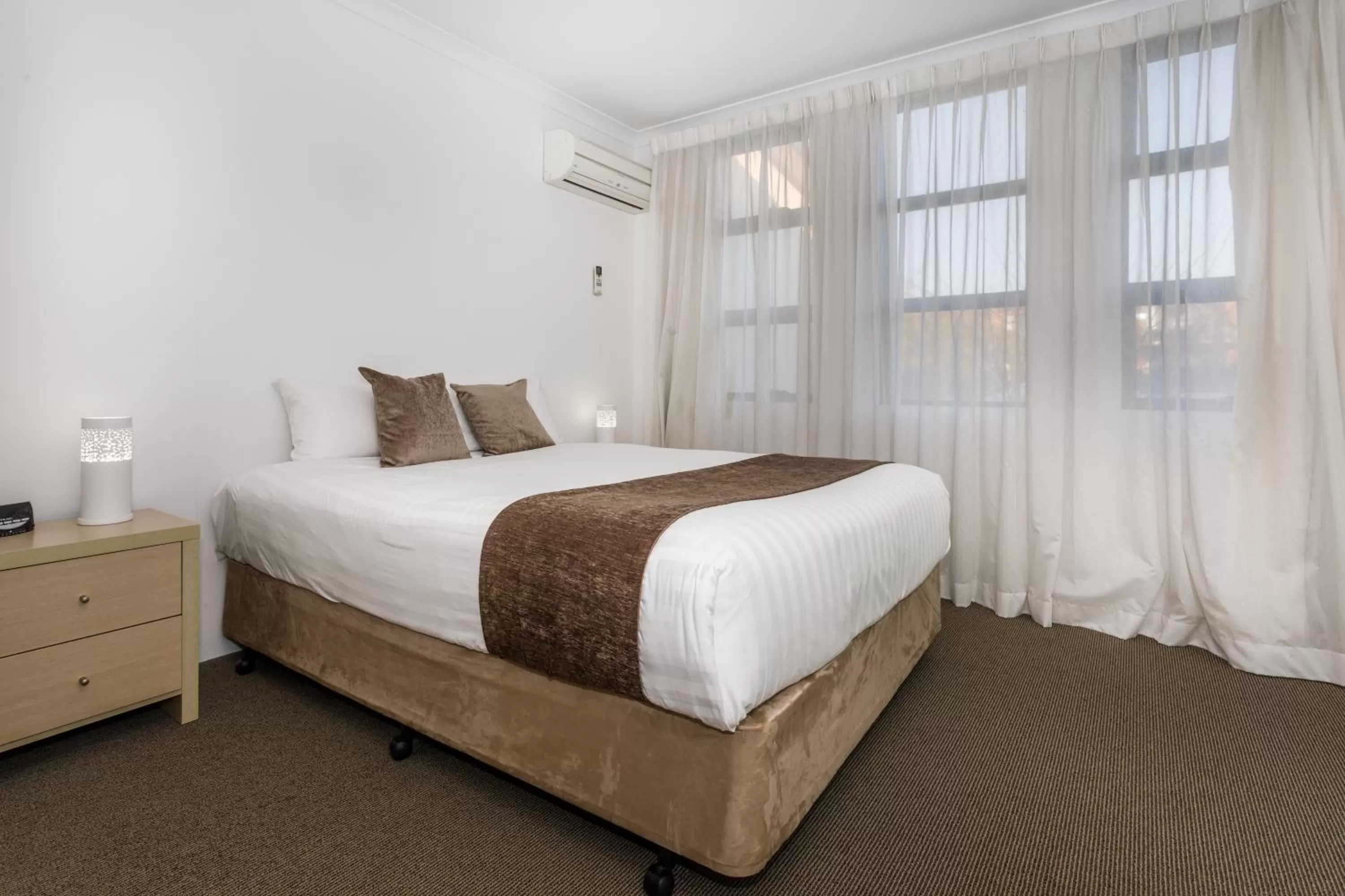 Bed in Perth Ascot Central Apartment Hotel Official