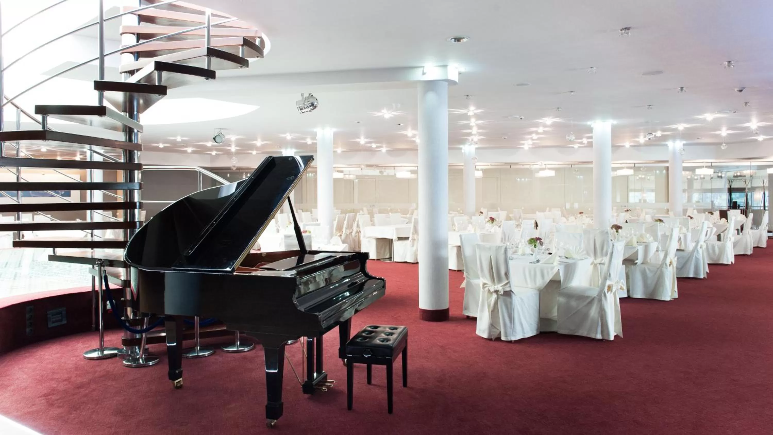 Restaurant/places to eat in Ikar Plaza