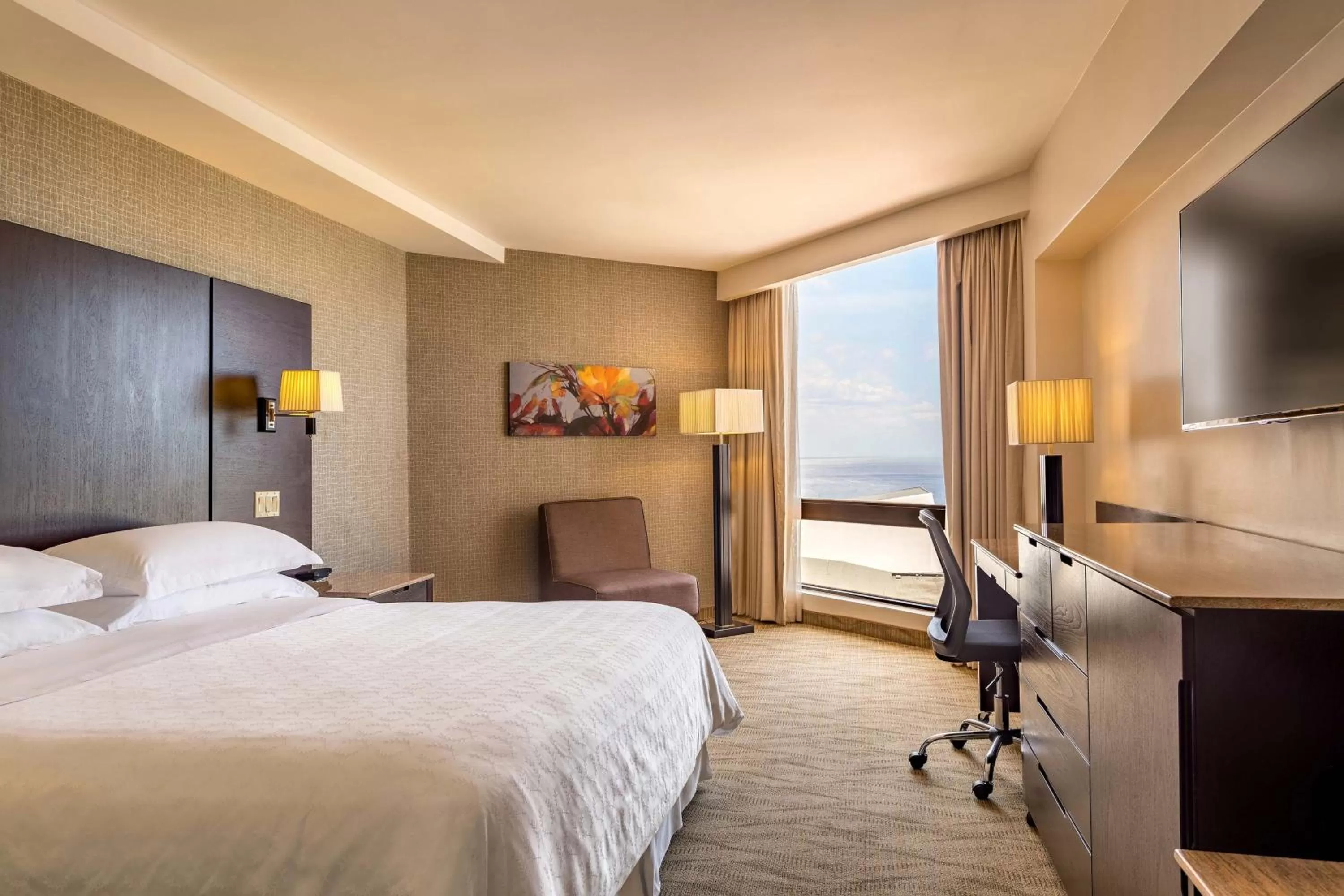 Photo of the whole room, Bed in Sheraton Grand Panama