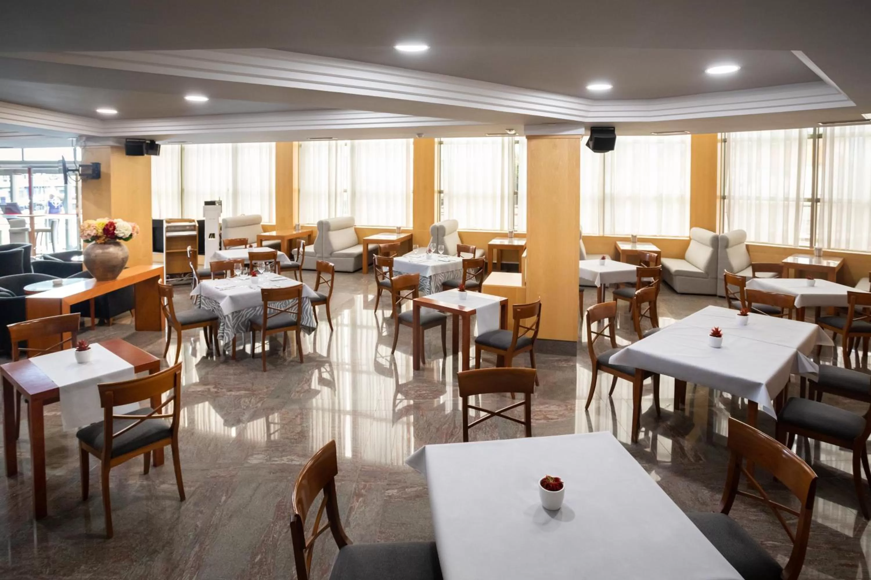 Restaurant/places to eat in Gran Hotel de Ferrol