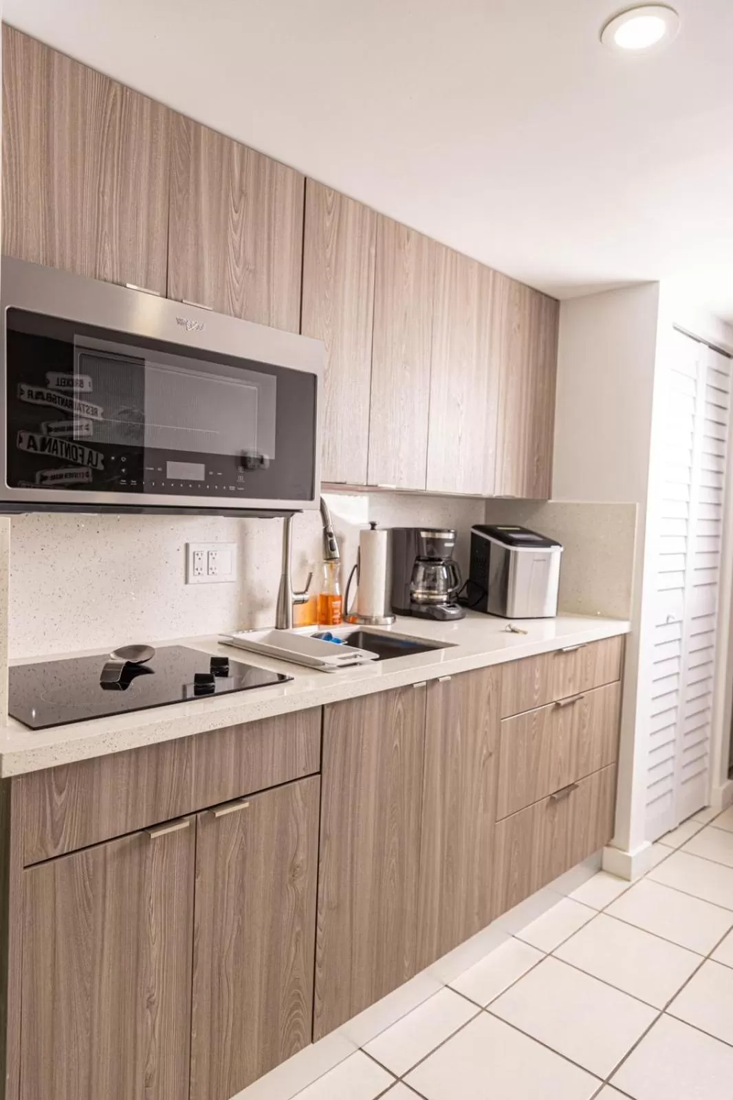 Kitchen or kitchenette in Modern and Luxurious Brickell Studio