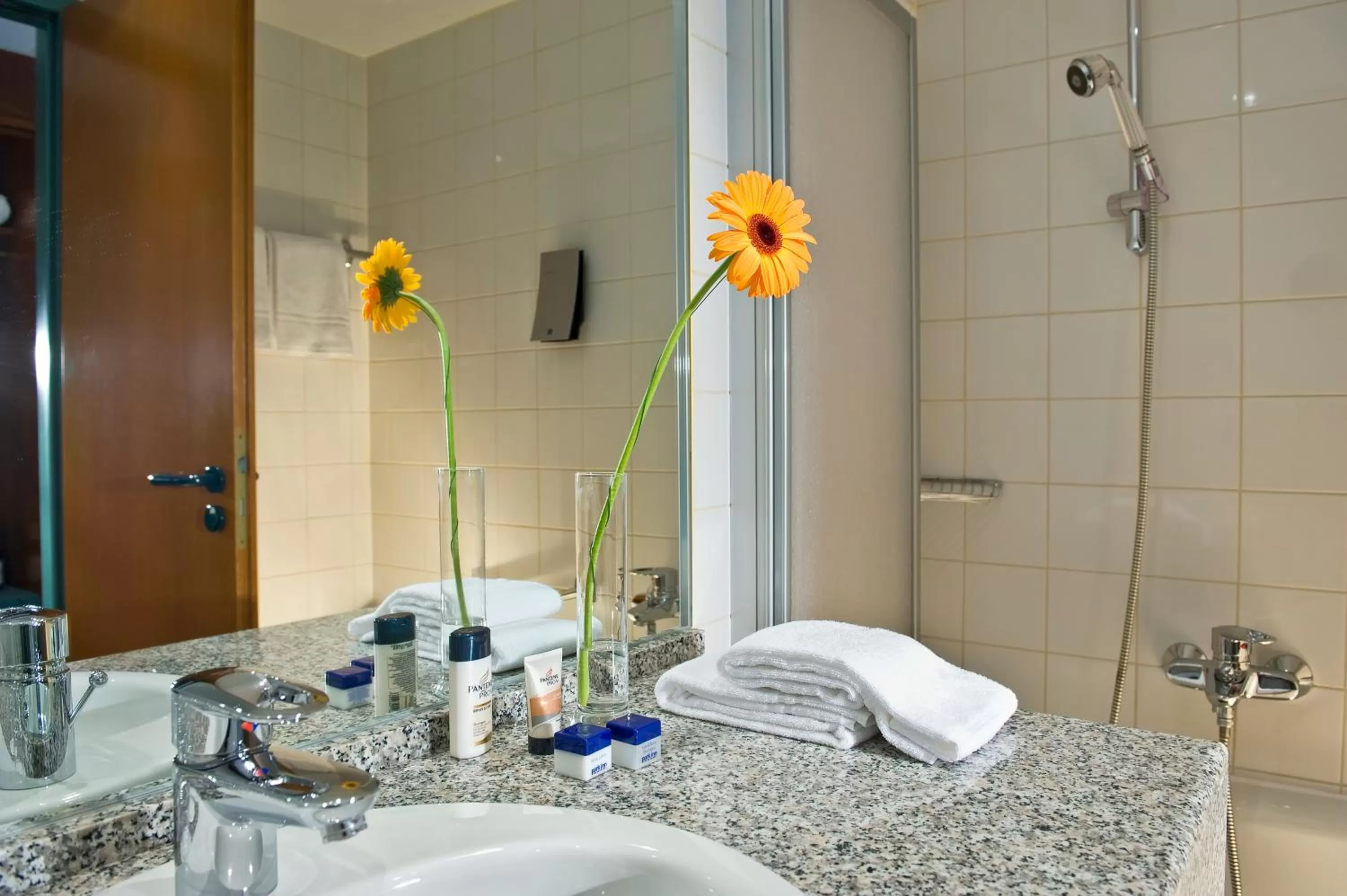 Bathroom in Congress Hotel Weimar by Mercure