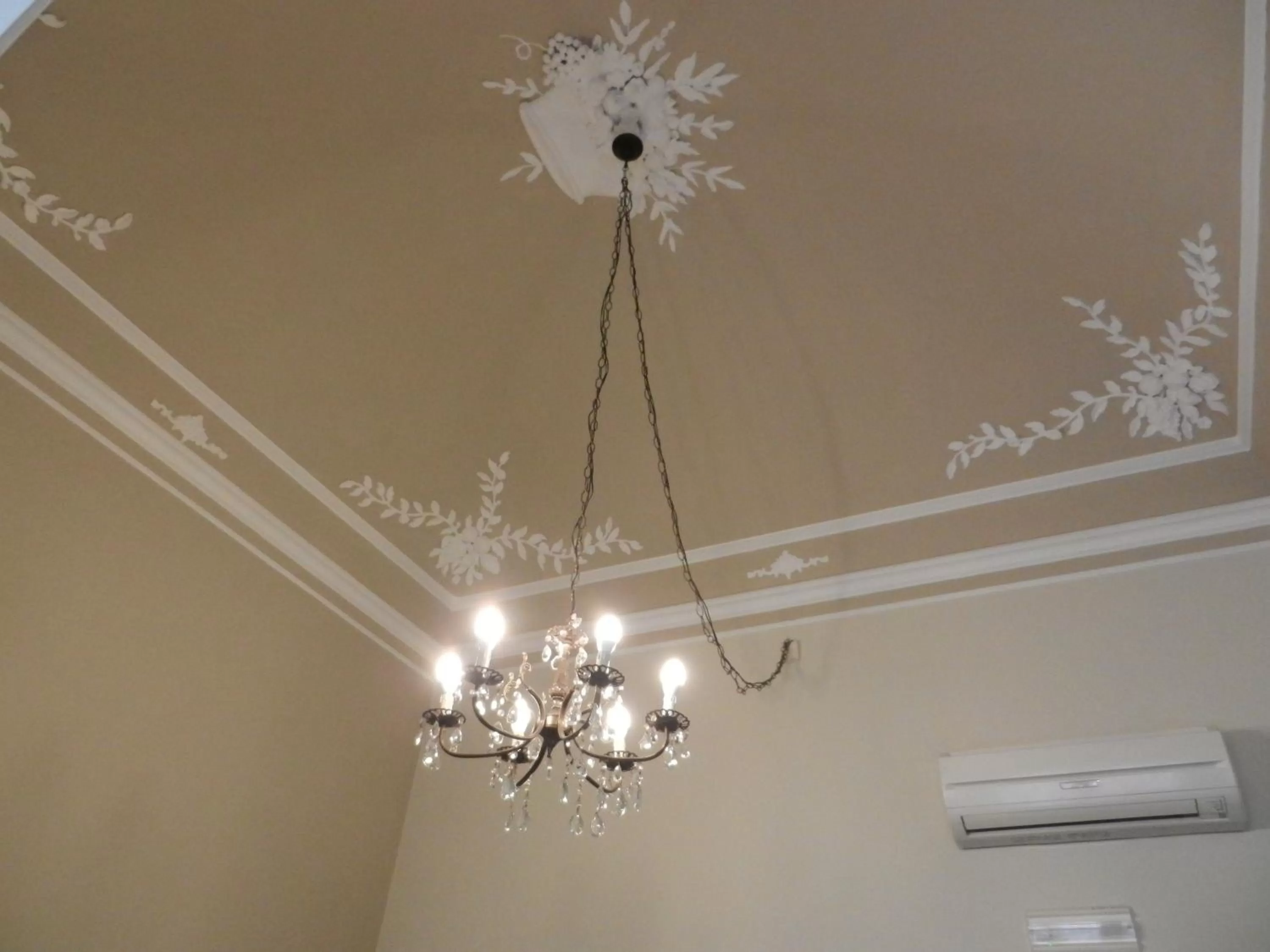 Decorative detail in RossoCorallo B&B