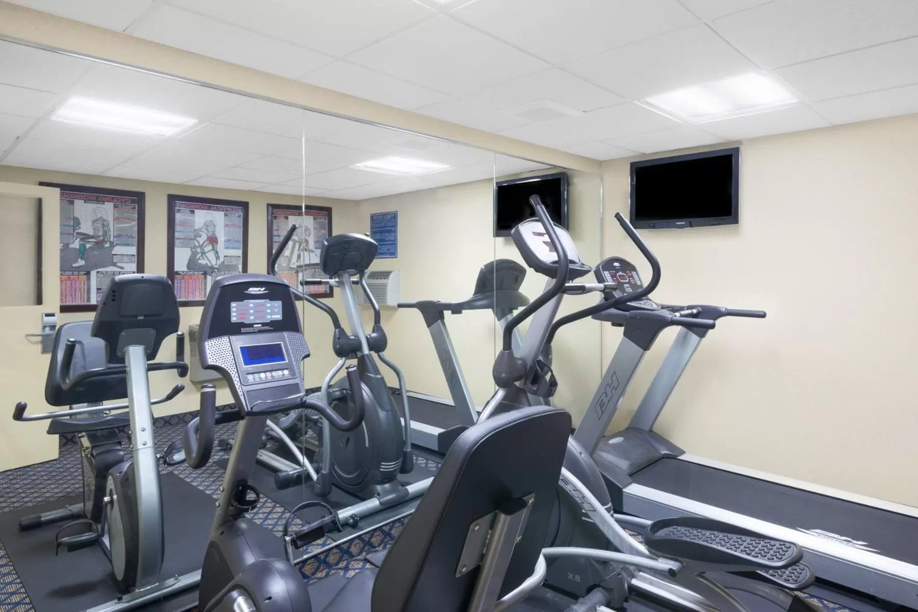 Fitness centre/facilities in Days Inn by Wyndham Geneva/Finger Lakes