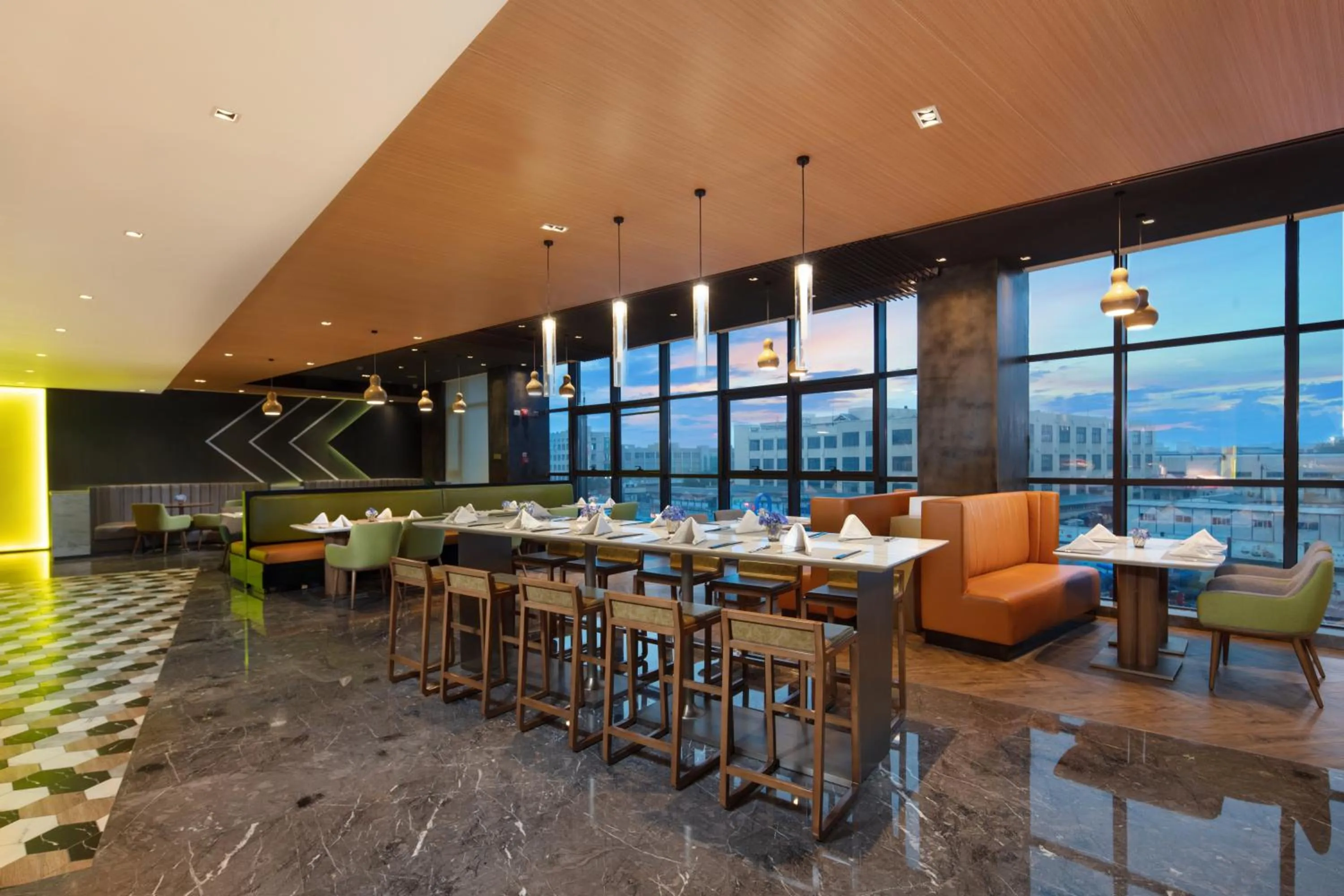 Restaurant/places to eat in Holiday Inn Hangzhou Airport Zone by IHG